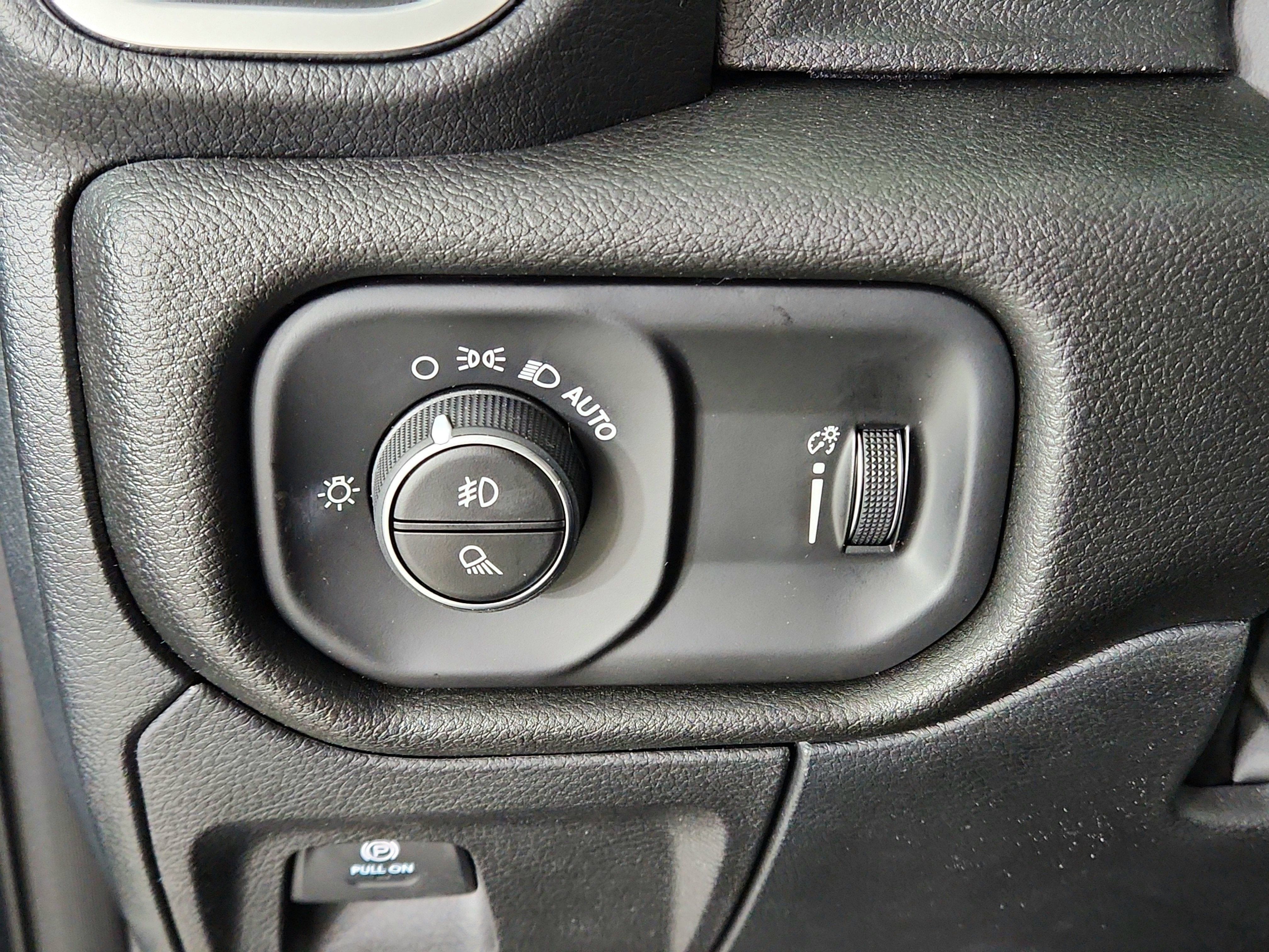 2026 RAM Ram 1500 RAM 1500 TRADESMAN CREW CAB 4X4 (144.5 IN WB 5 FT 7 IN BOX)