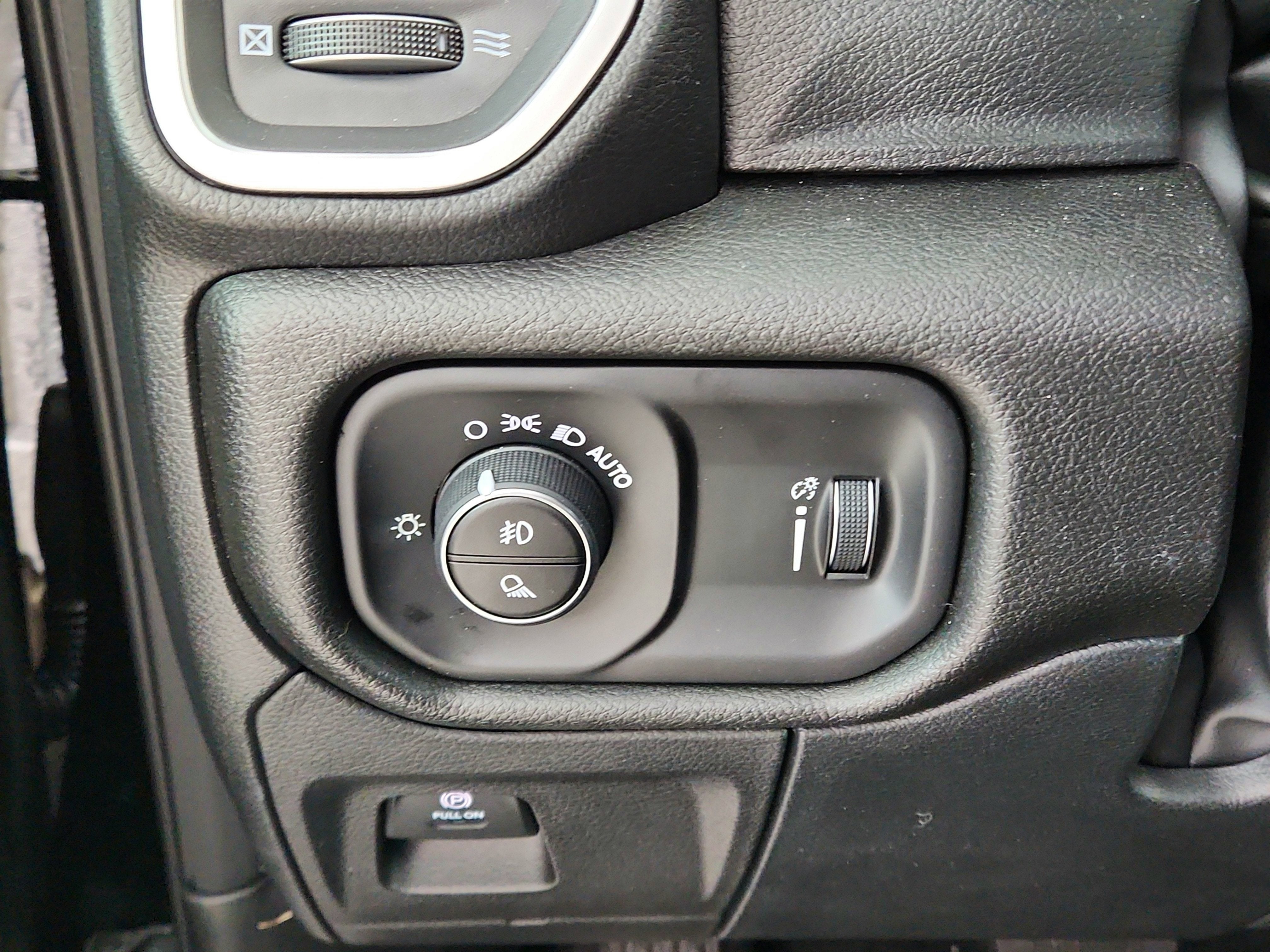 2026 RAM Ram 1500 RAM 1500 TRADESMAN CREW CAB 4X4 (144.5 IN WB 5 FT 7 IN BOX)