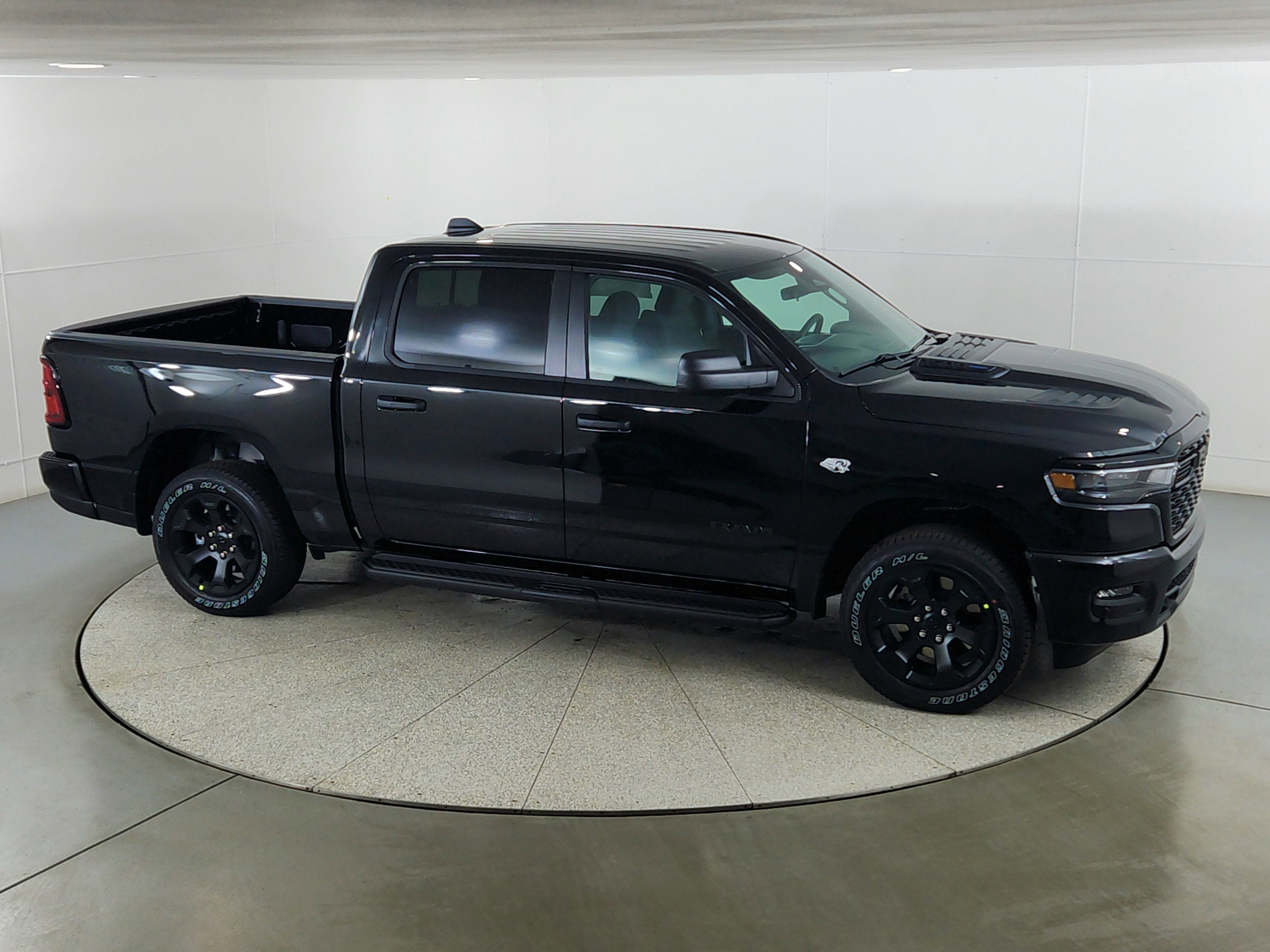 2026 RAM Ram 1500 RAM 1500 TRADESMAN CREW CAB 4X4 (144.5 IN WB 5 FT 7 IN BOX)