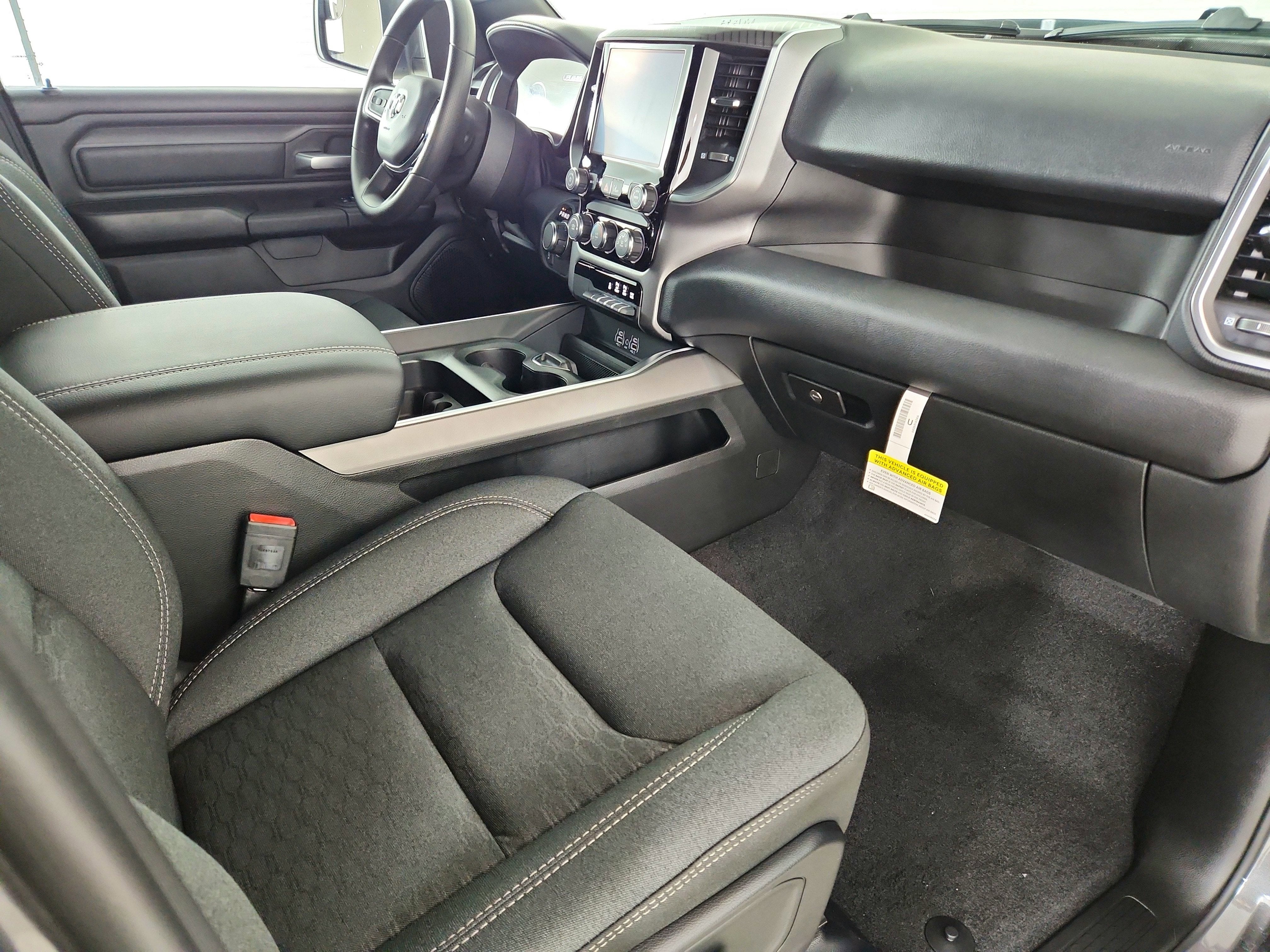 2026 RAM Ram 1500 RAM 1500 TRADESMAN CREW CAB 4X4 (144.5 IN WB 5 FT 7 IN BOX)