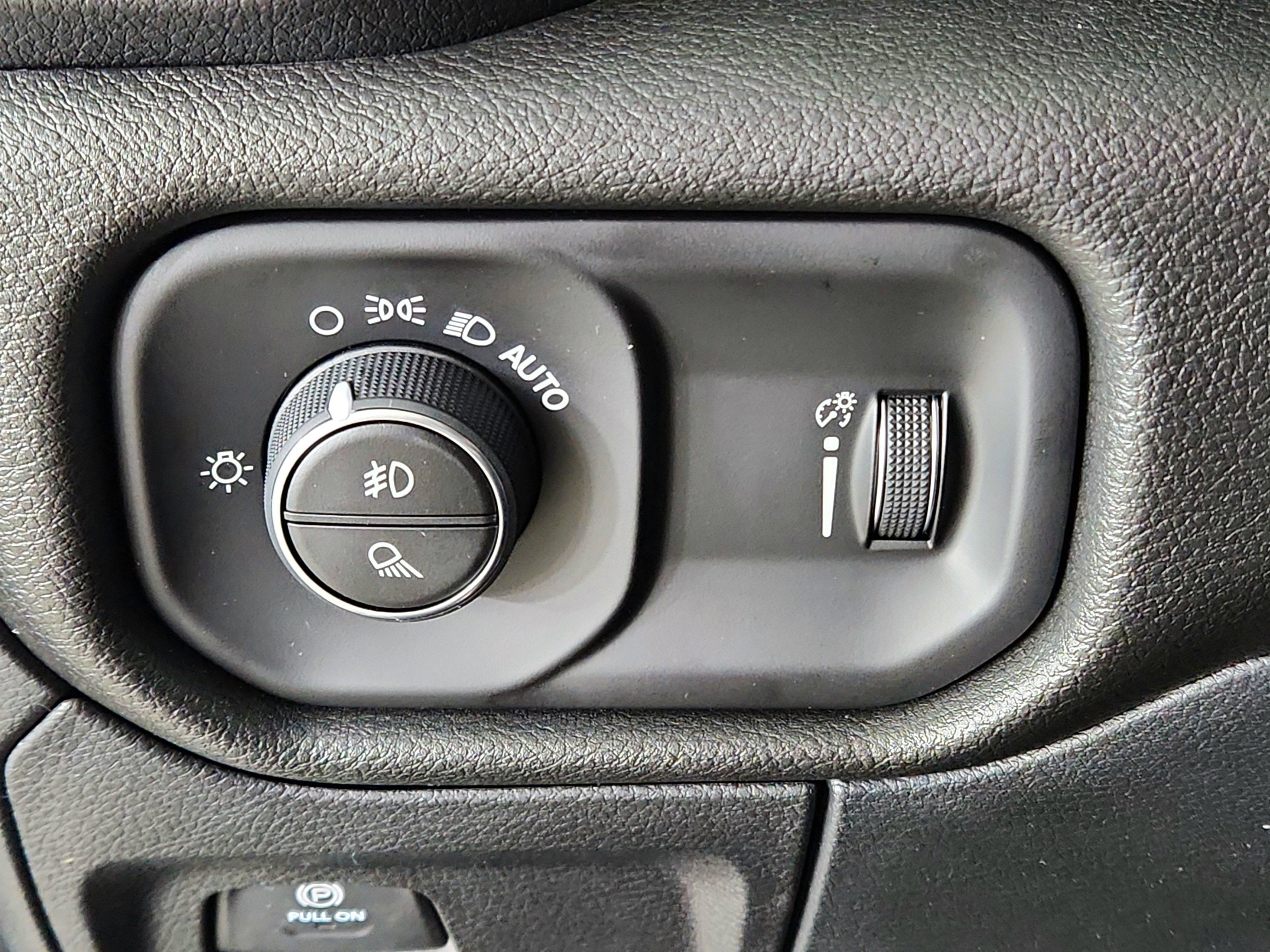 2026 RAM Ram 1500 RAM 1500 TRADESMAN CREW CAB 4X4 (144.5 IN WB 5 FT 7 IN BOX)