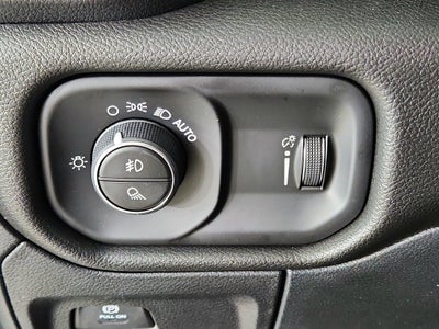 2026 RAM Ram 1500 RAM 1500 TRADESMAN CREW CAB 4X4 (144.5 IN WB 5 FT 7 IN BOX)