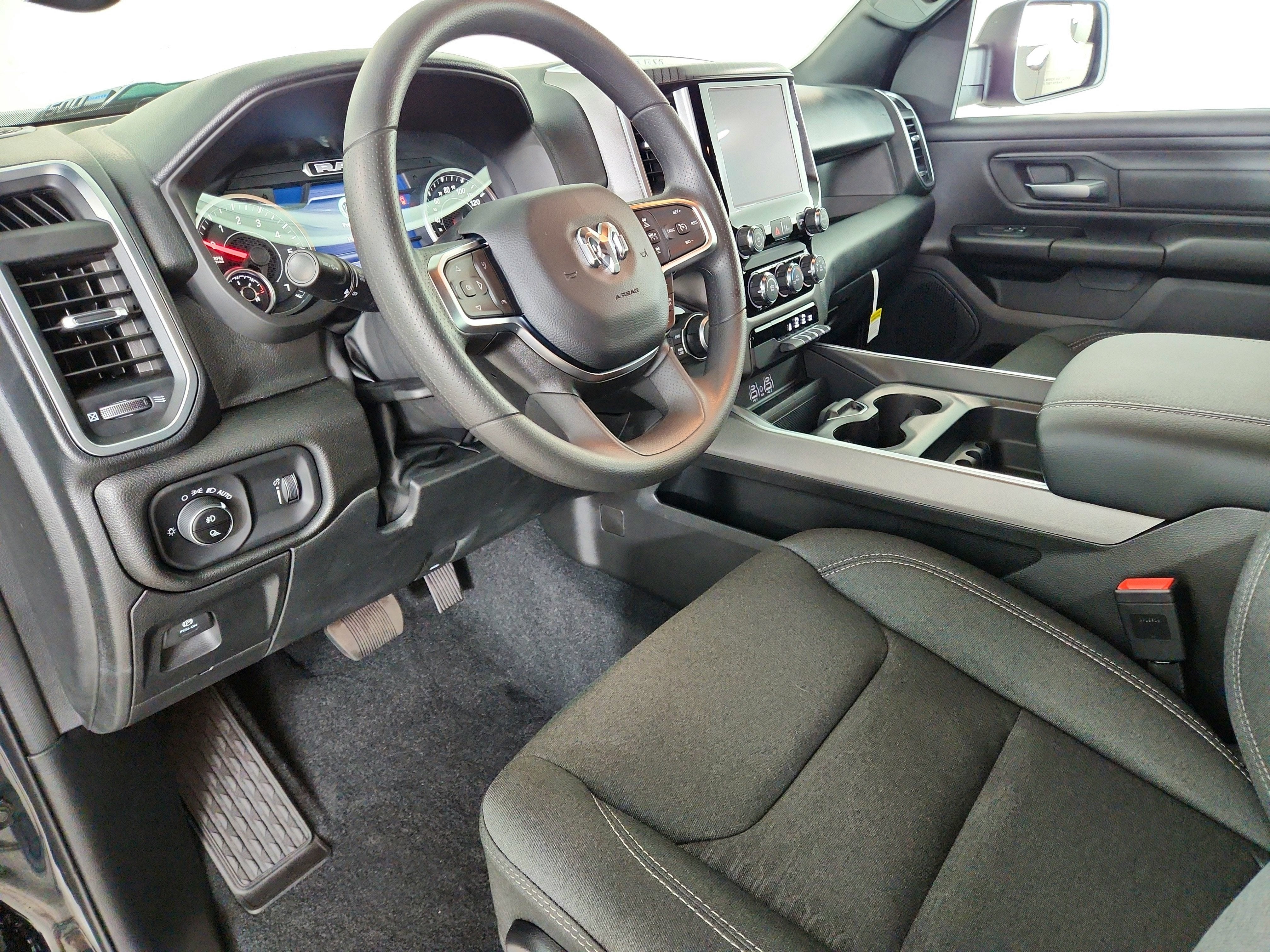 2026 RAM Ram 1500 RAM 1500 TRADESMAN CREW CAB 4X4 (144.5 IN WB 5 FT 7 IN BOX)