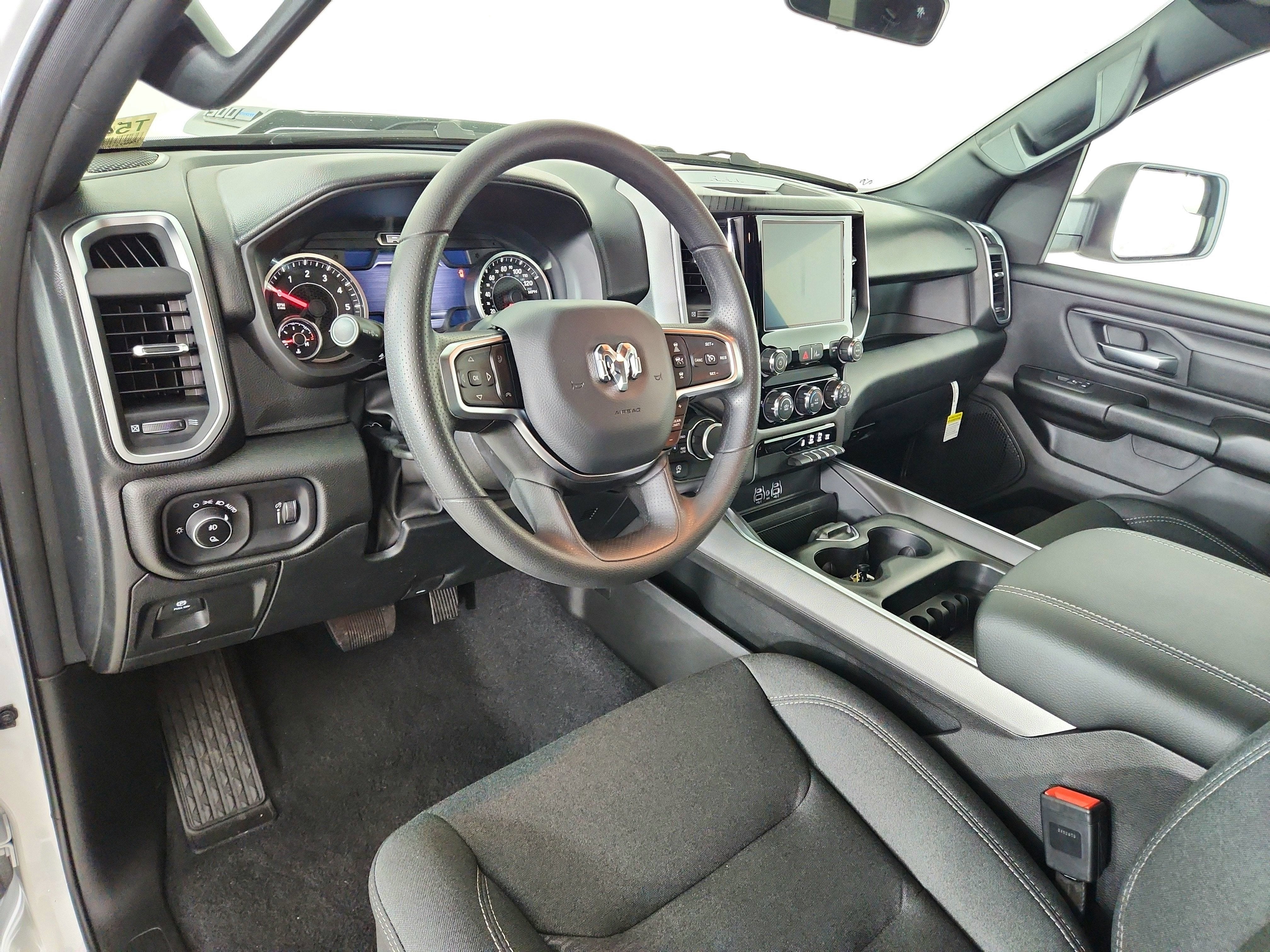 2026 RAM Ram 1500 RAM 1500 TRADESMAN CREW CAB 4X4 (144.5 IN WB 5 FT 7 IN BOX)