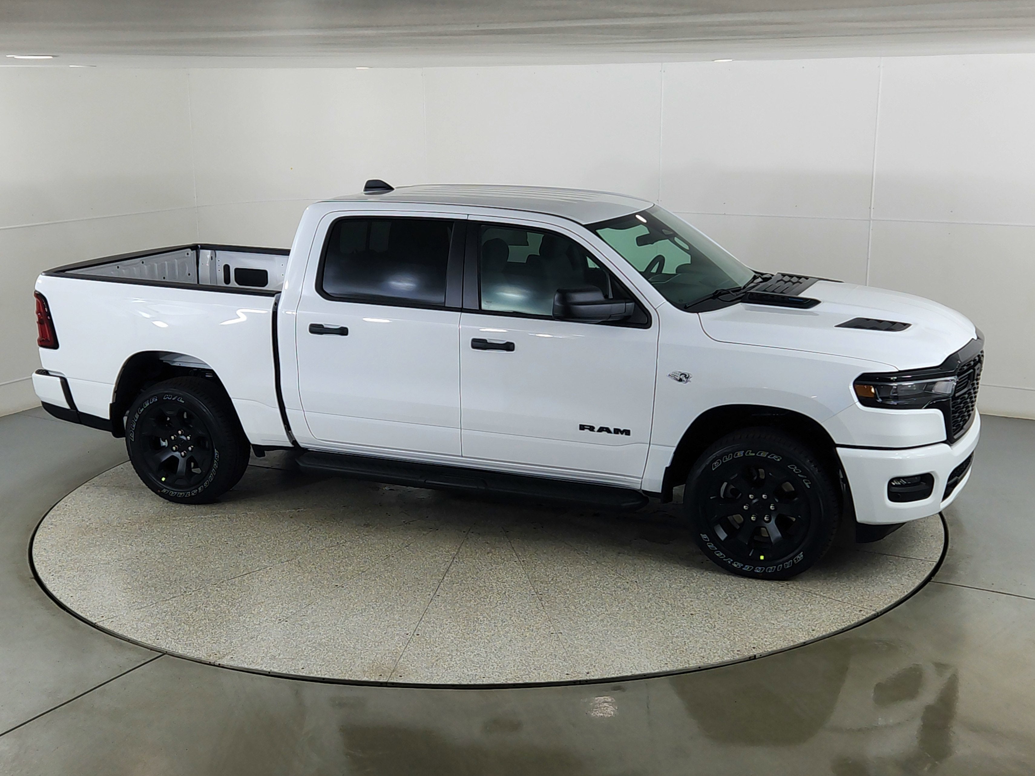 2026 RAM Ram 1500 RAM 1500 TRADESMAN CREW CAB 4X4 (144.5 IN WB 5 FT 7 IN BOX)