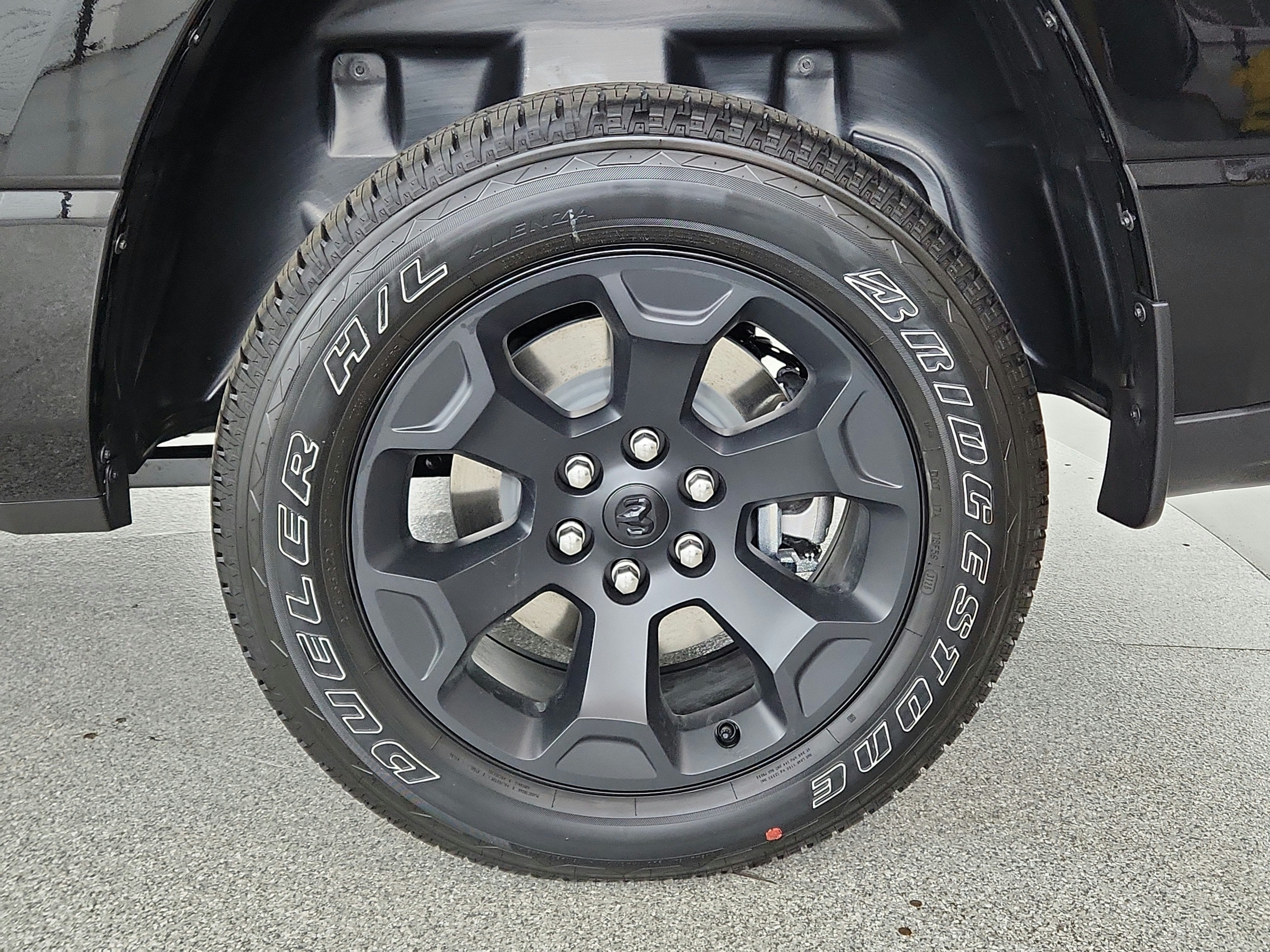 2027 RAM Ram 1500 Express 4x4 Crew Cab 5'7" Box