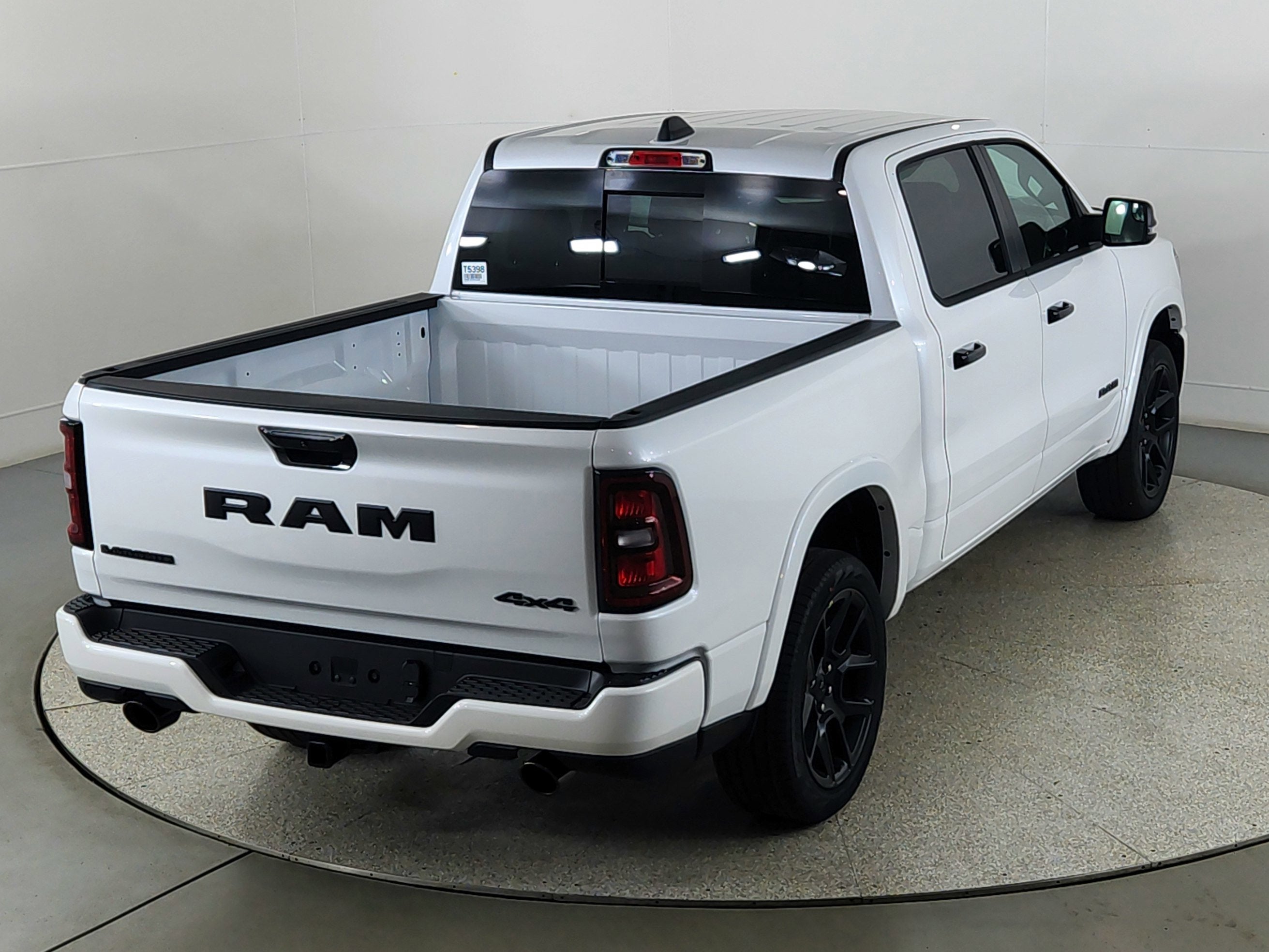 2026 RAM Ram 1500 RAM 1500 LARAMIE CREW CAB 4X4 (144.5 IN WB 5 FT 7 IN BOX)