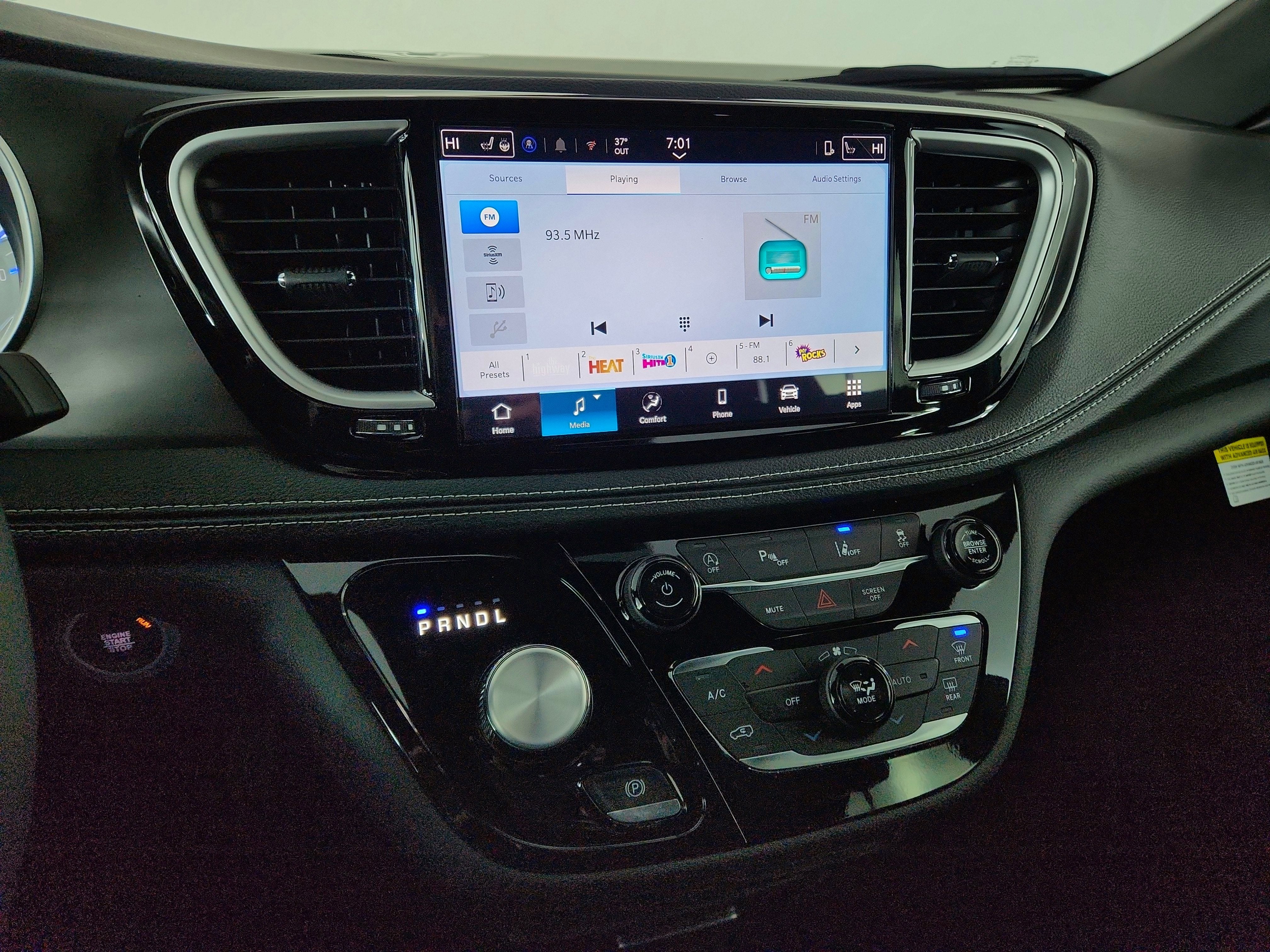 2026 Chrysler Pacifica Select