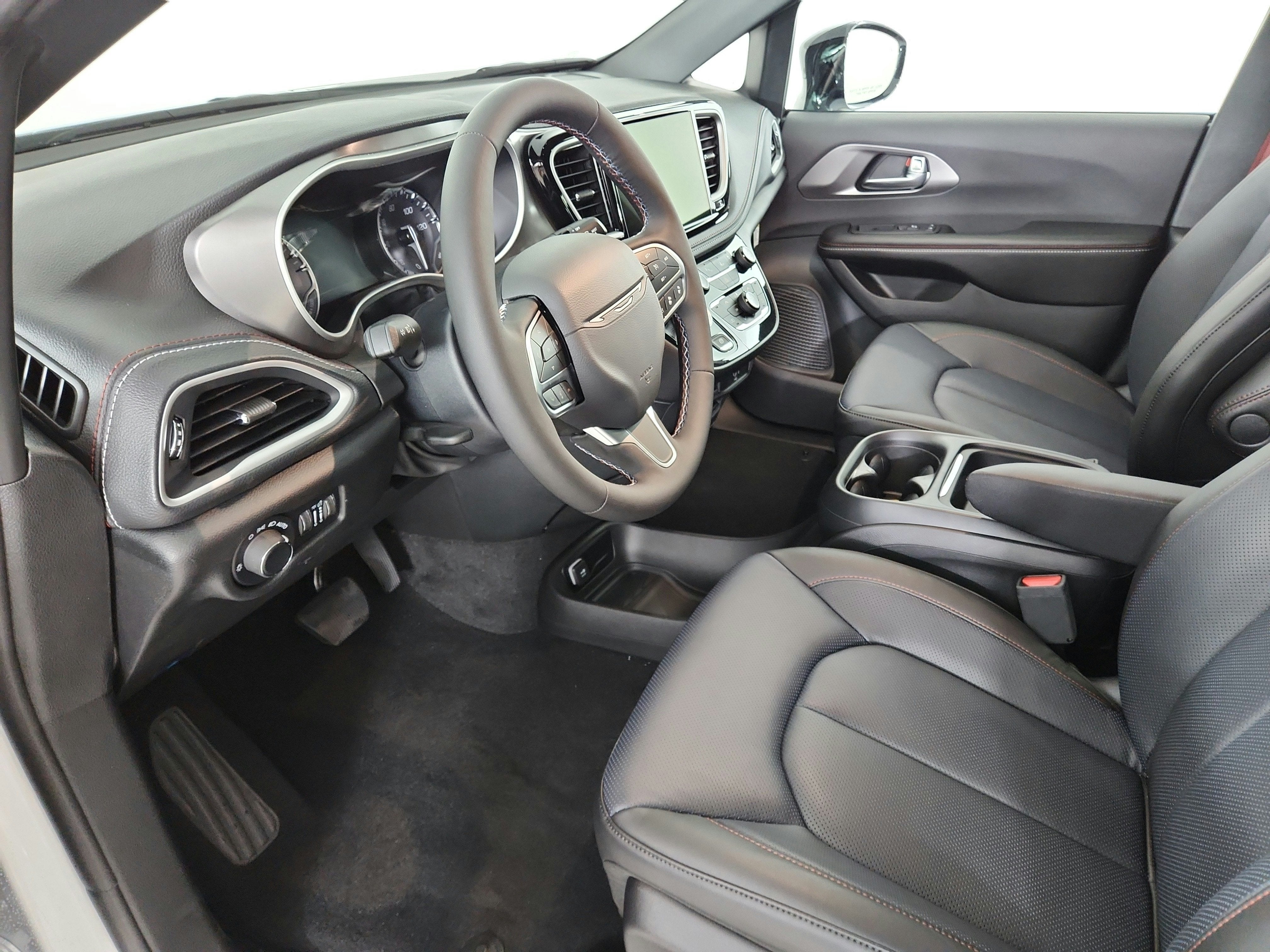 2027 Chrysler Pacifica Select FWD