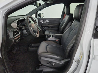 2027 Chrysler Pacifica Select FWD