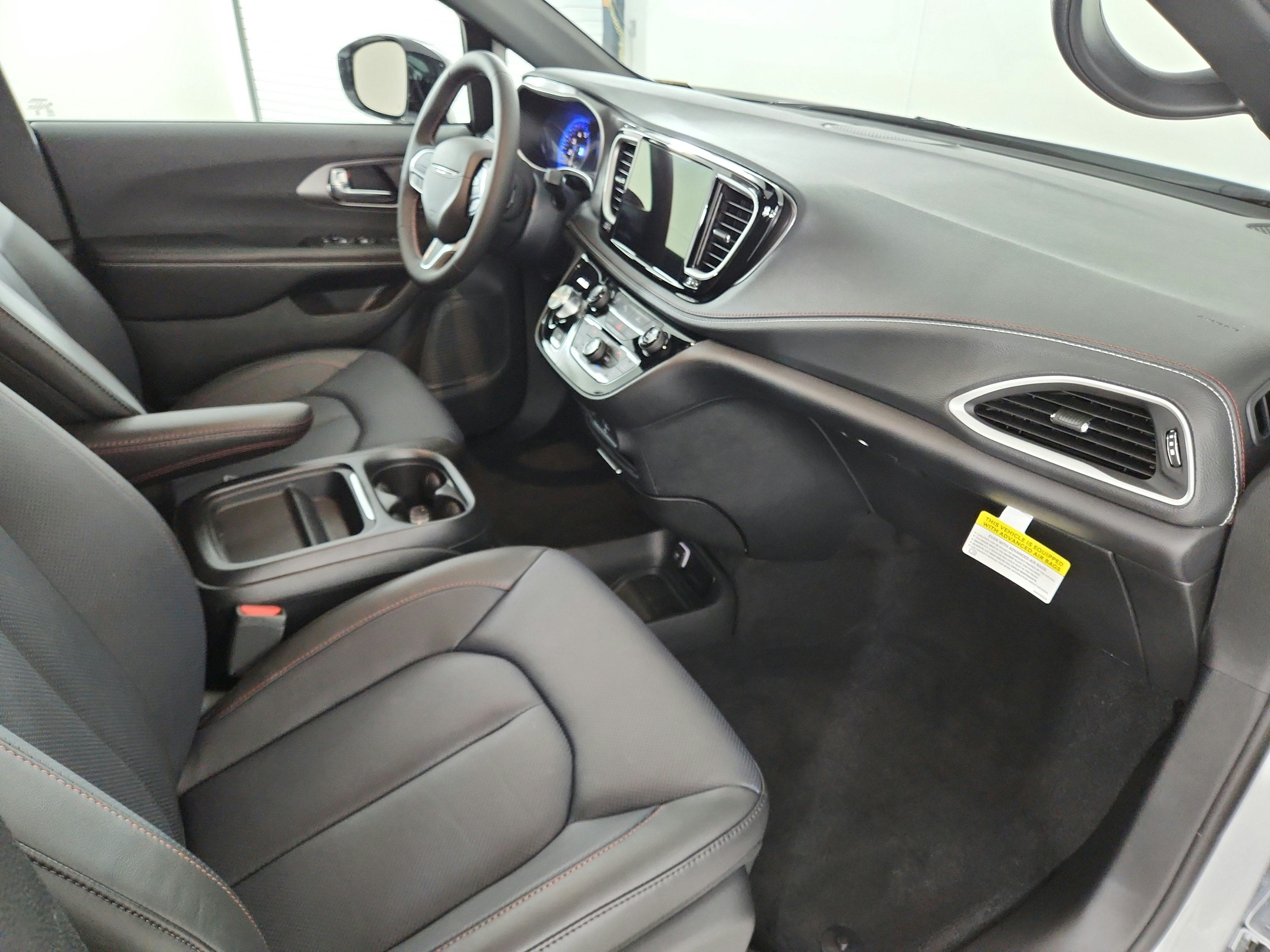 2027 Chrysler Pacifica Select FWD