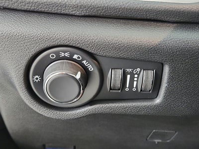 2027 Chrysler Pacifica Select FWD