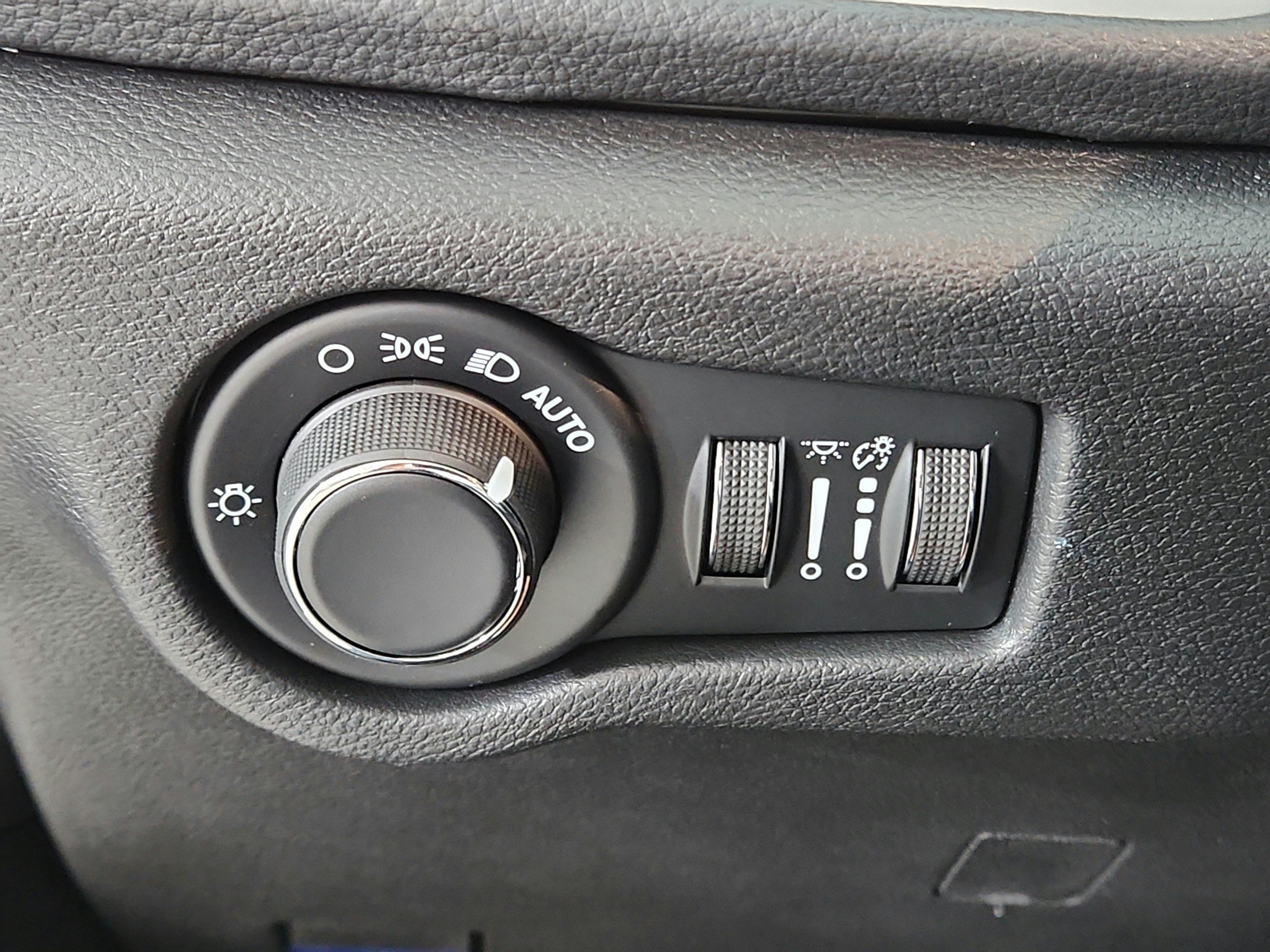 2027 Chrysler Pacifica Select FWD