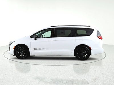 2027 Chrysler Pacifica Select FWD