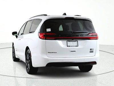 2027 Chrysler Pacifica Select FWD