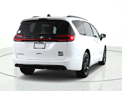 2027 Chrysler Pacifica Select FWD
