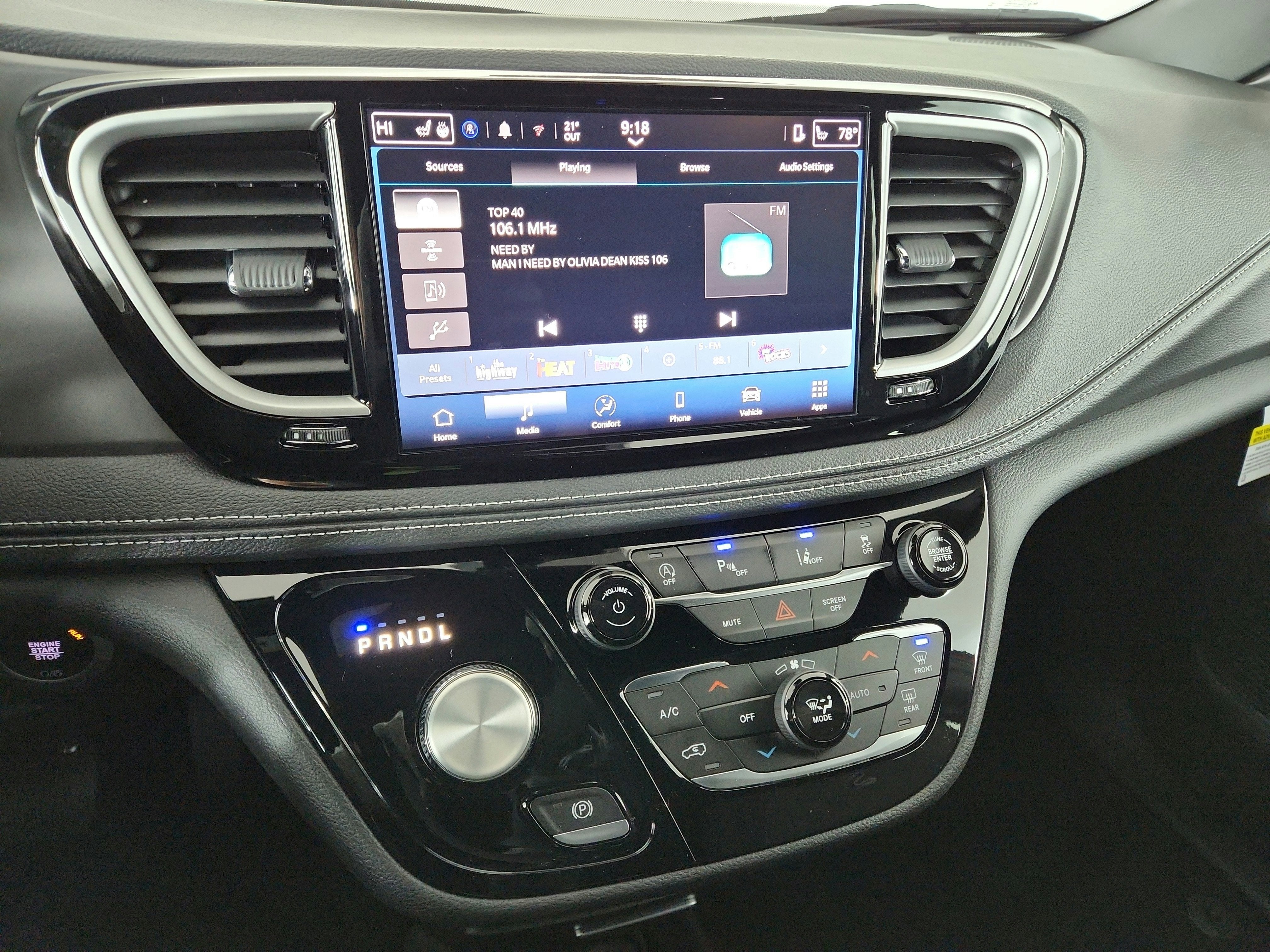 2026 Chrysler Pacifica Select