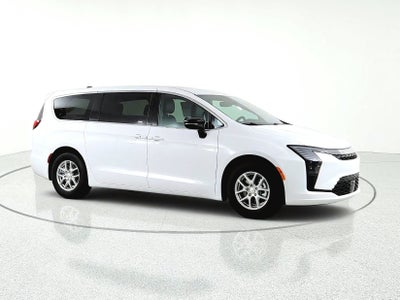 2027 Chrysler Pacifica Select