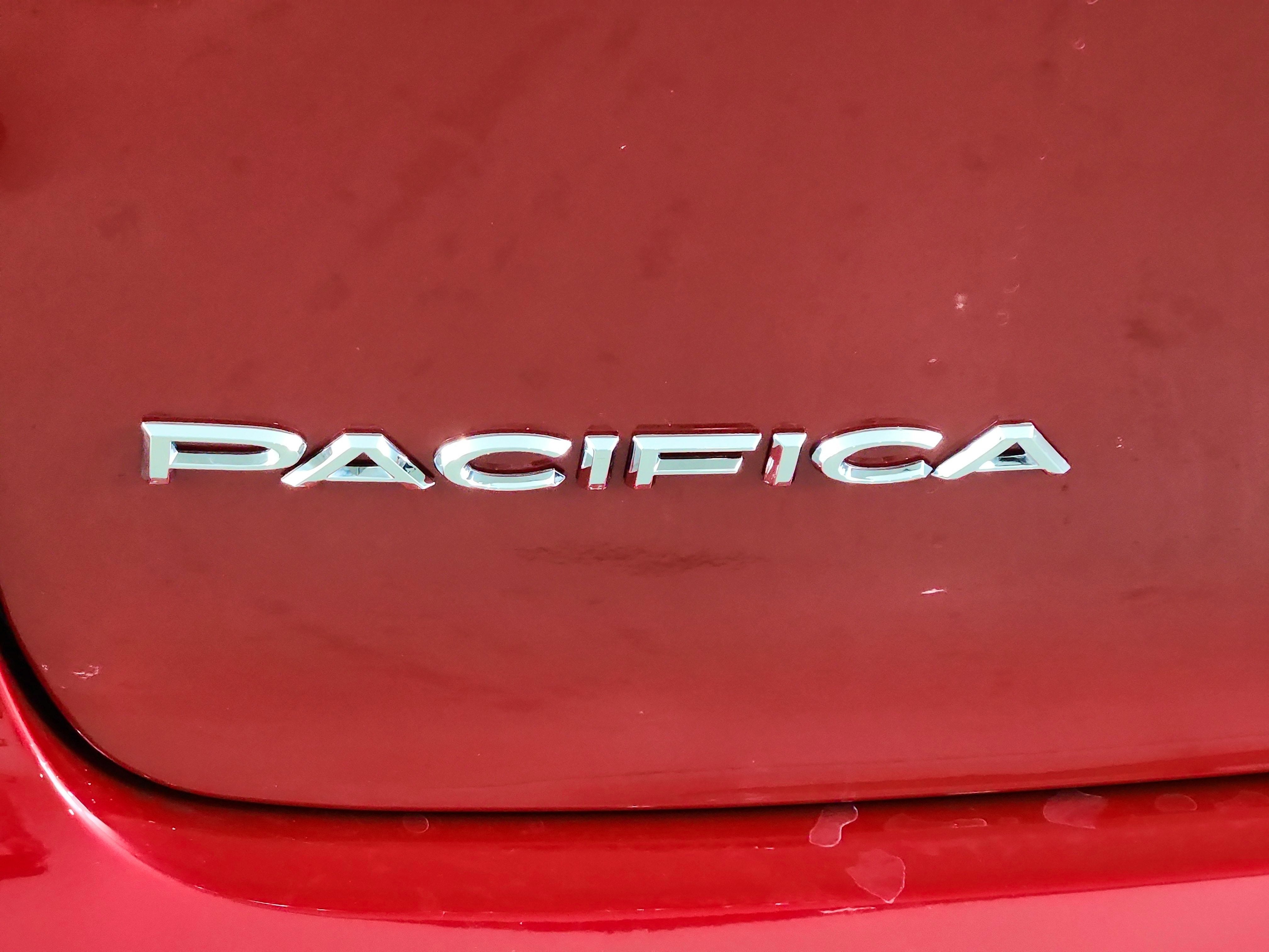 2027 Chrysler Pacifica Select