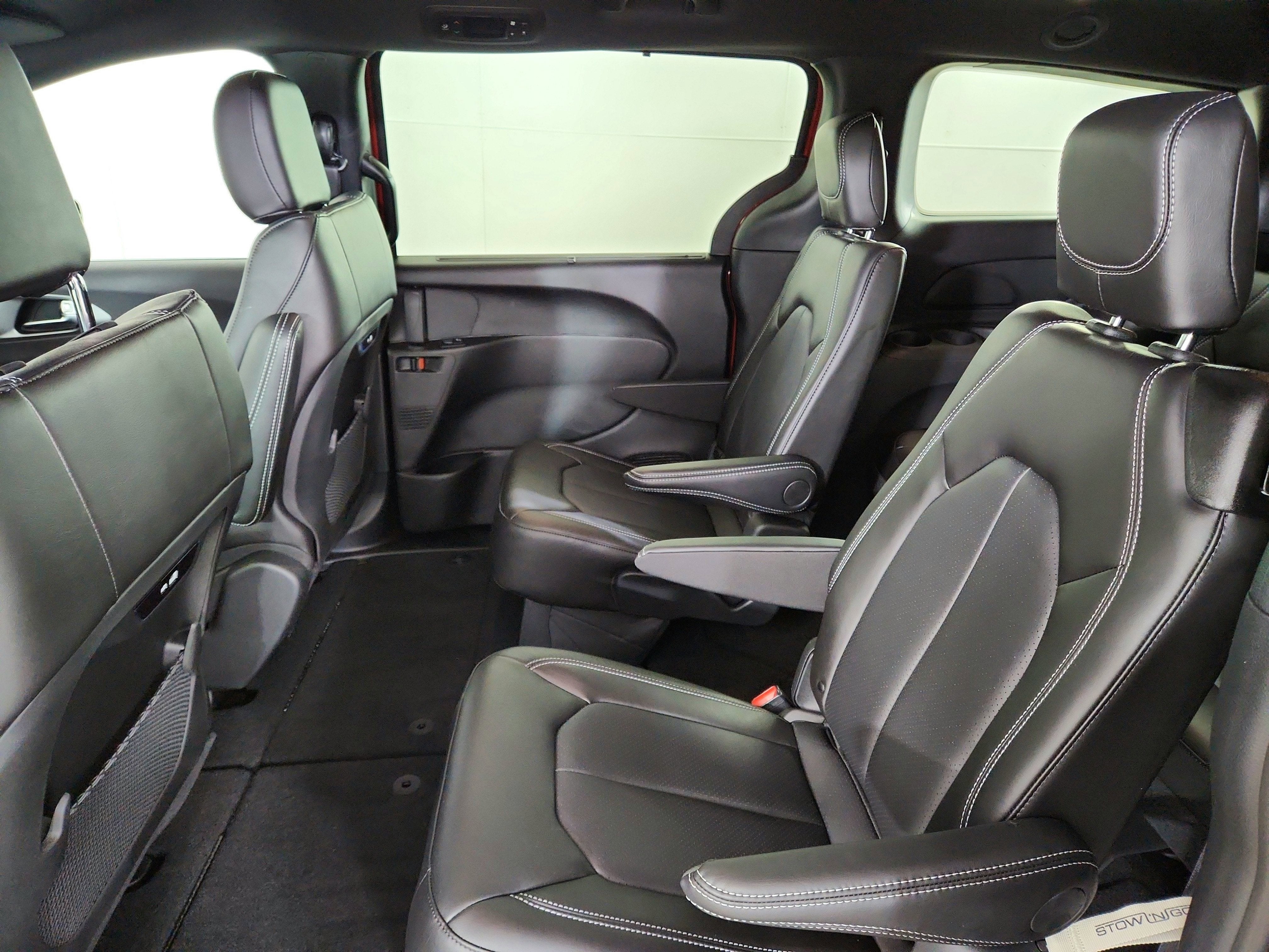 2027 Chrysler Pacifica Select