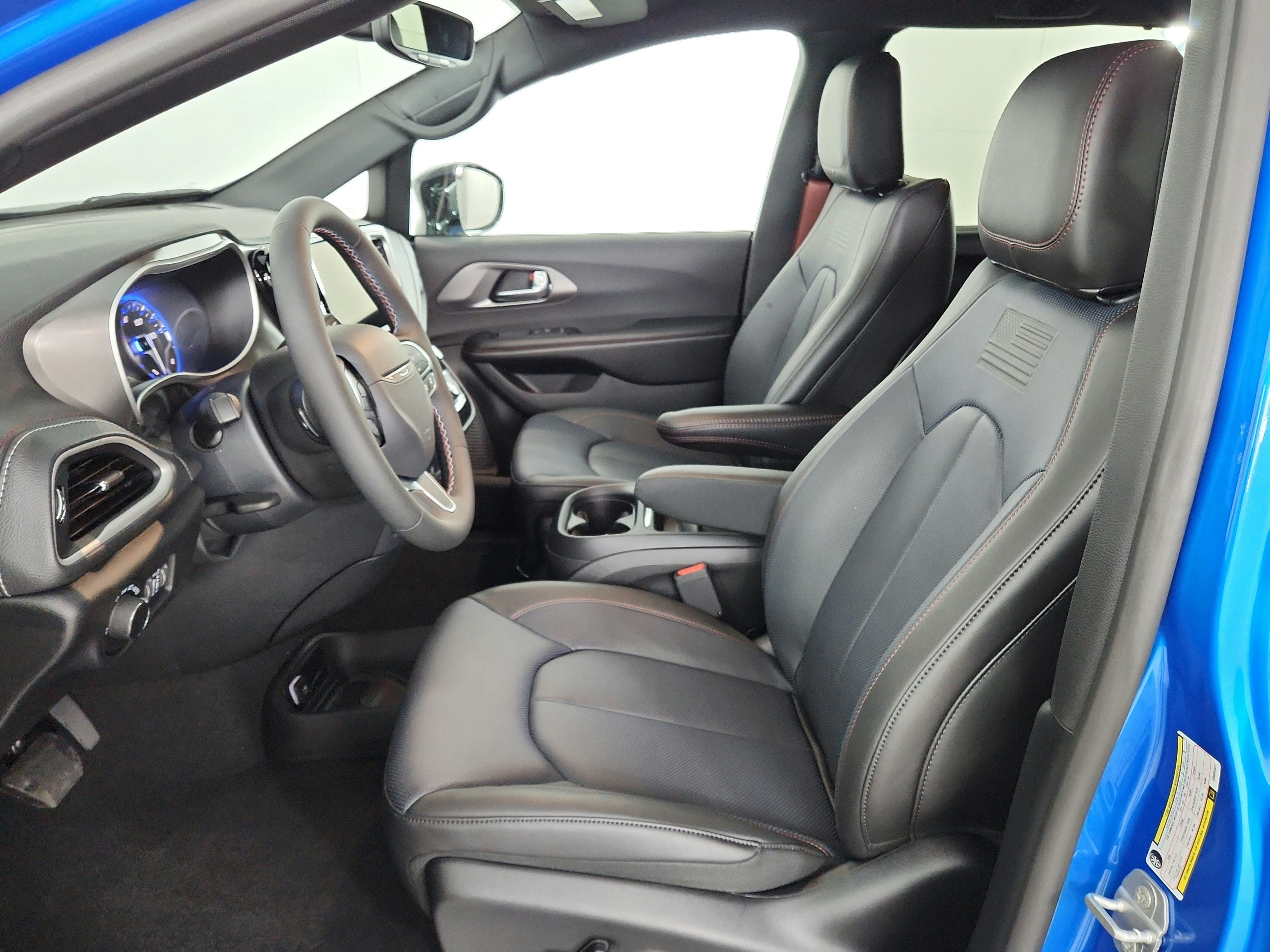 2027 Chrysler Pacifica Select FWD