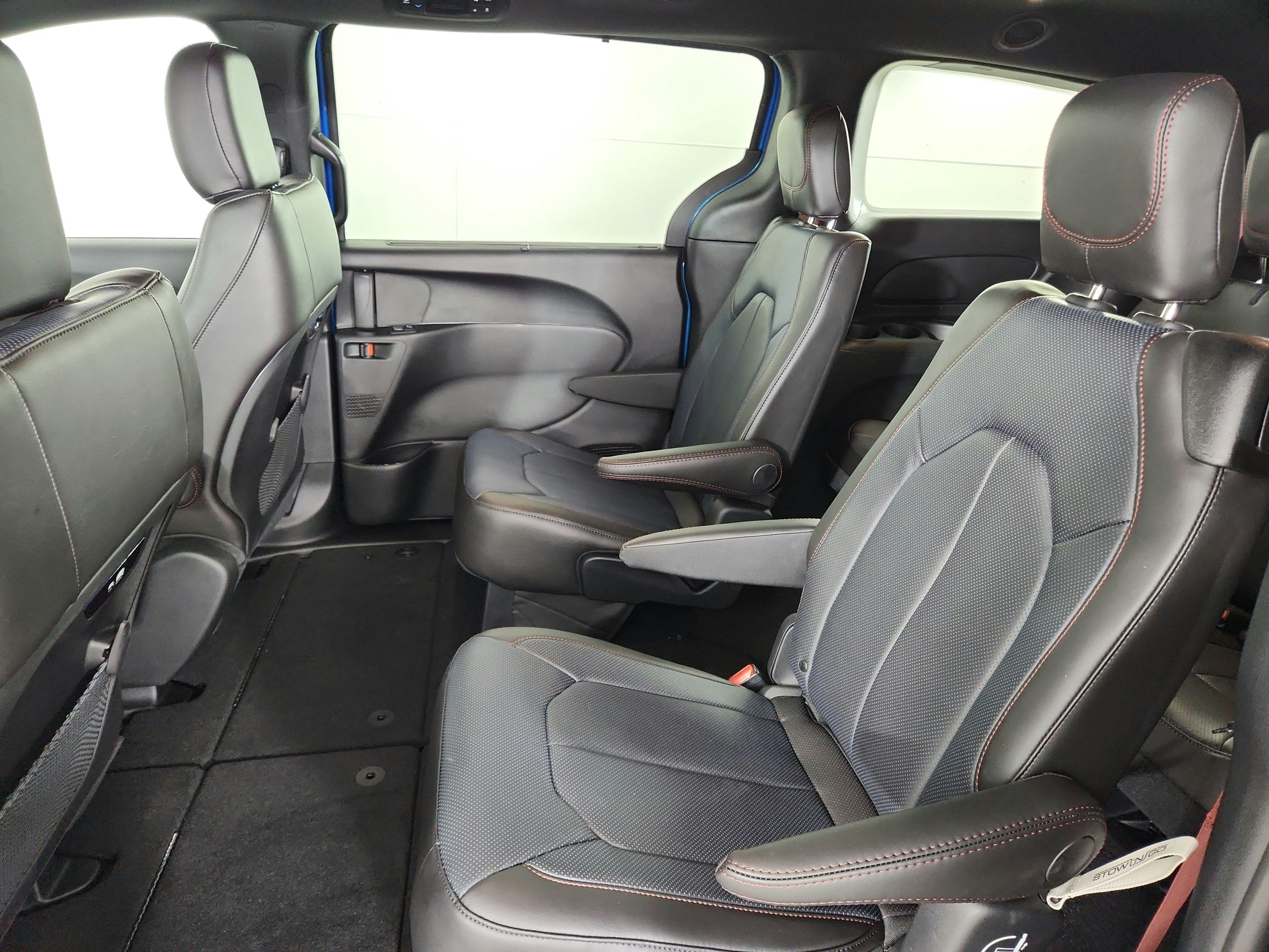 2027 Chrysler Pacifica Select FWD