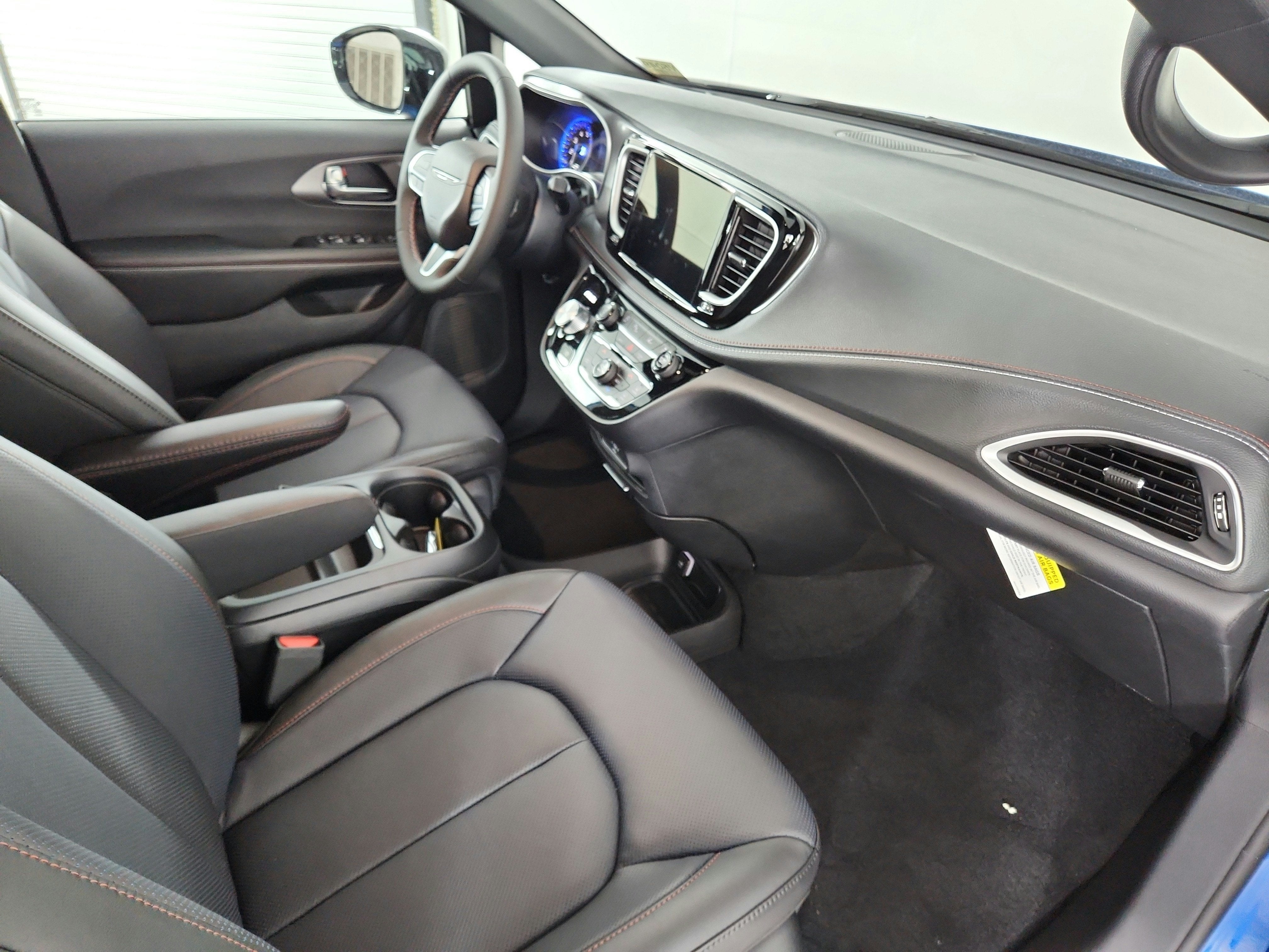 2027 Chrysler Pacifica Select FWD