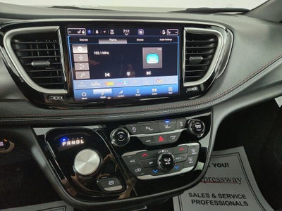2027 Chrysler Pacifica Select FWD