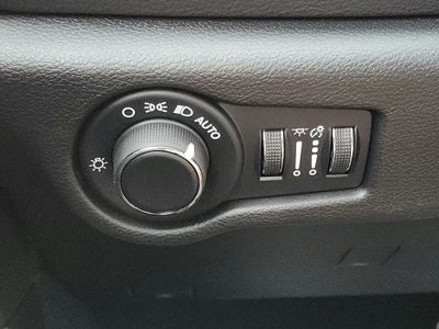 2027 Chrysler Pacifica Select FWD
