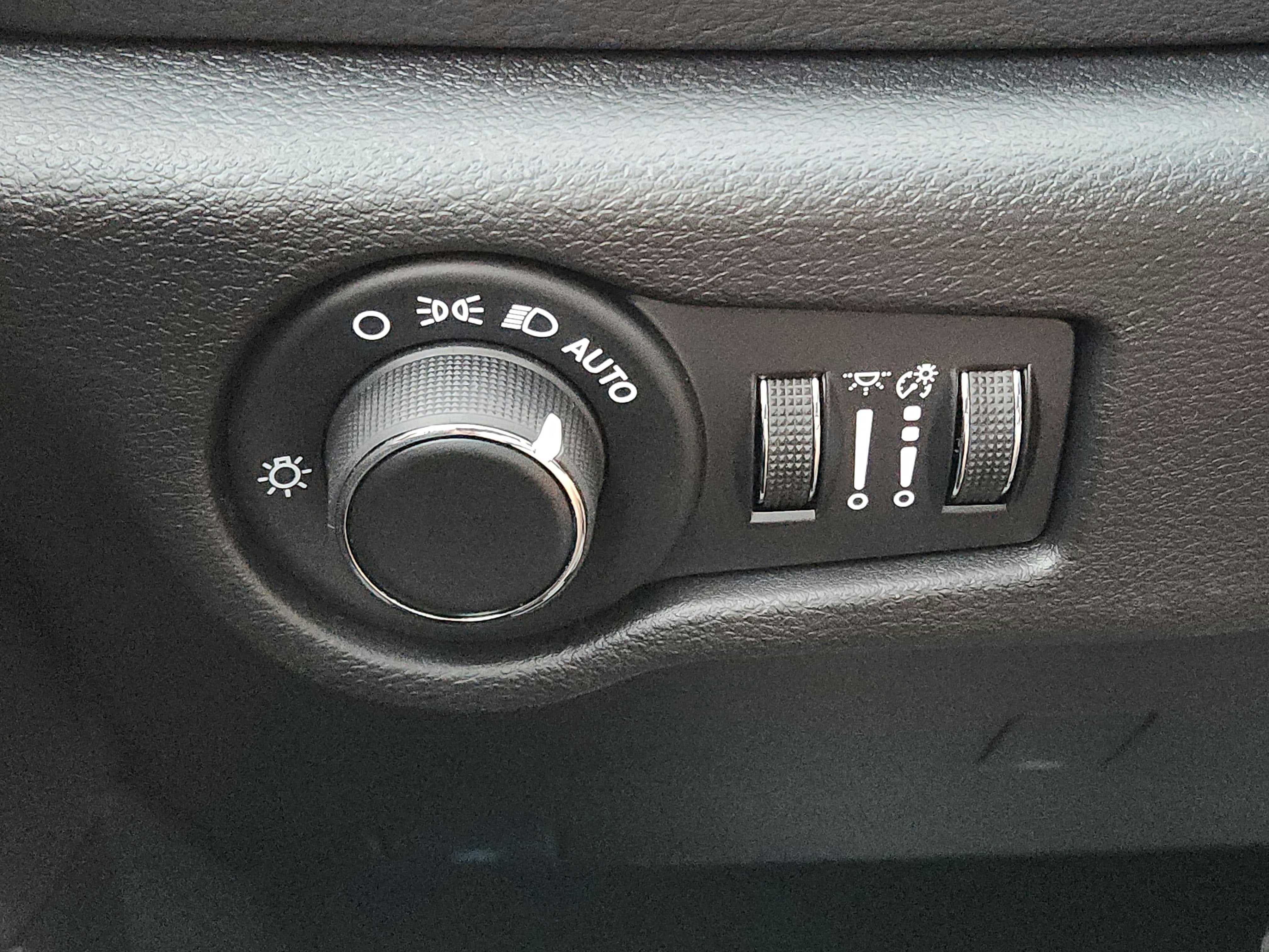 2027 Chrysler Pacifica Select FWD