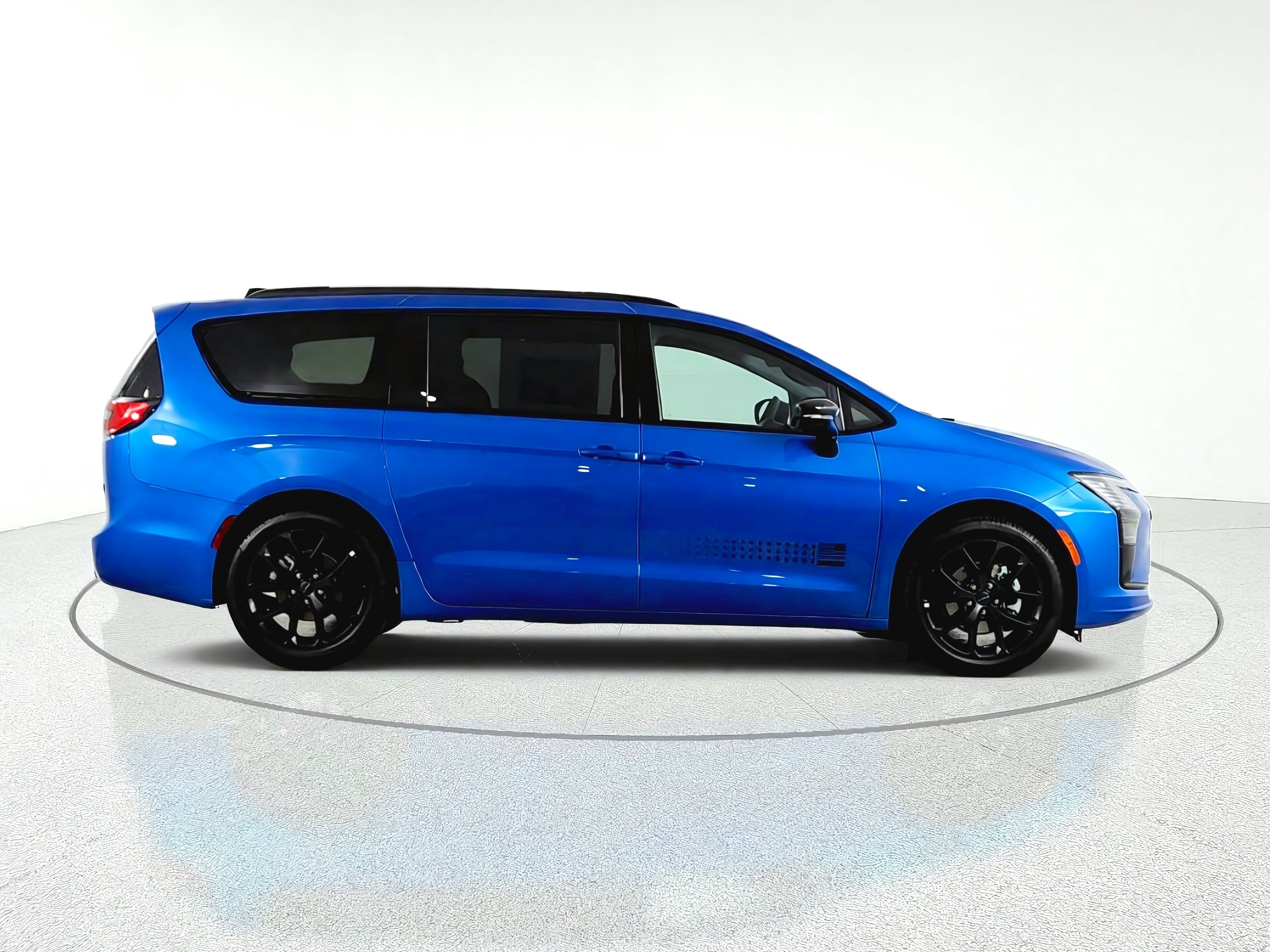 2027 Chrysler Pacifica Select FWD