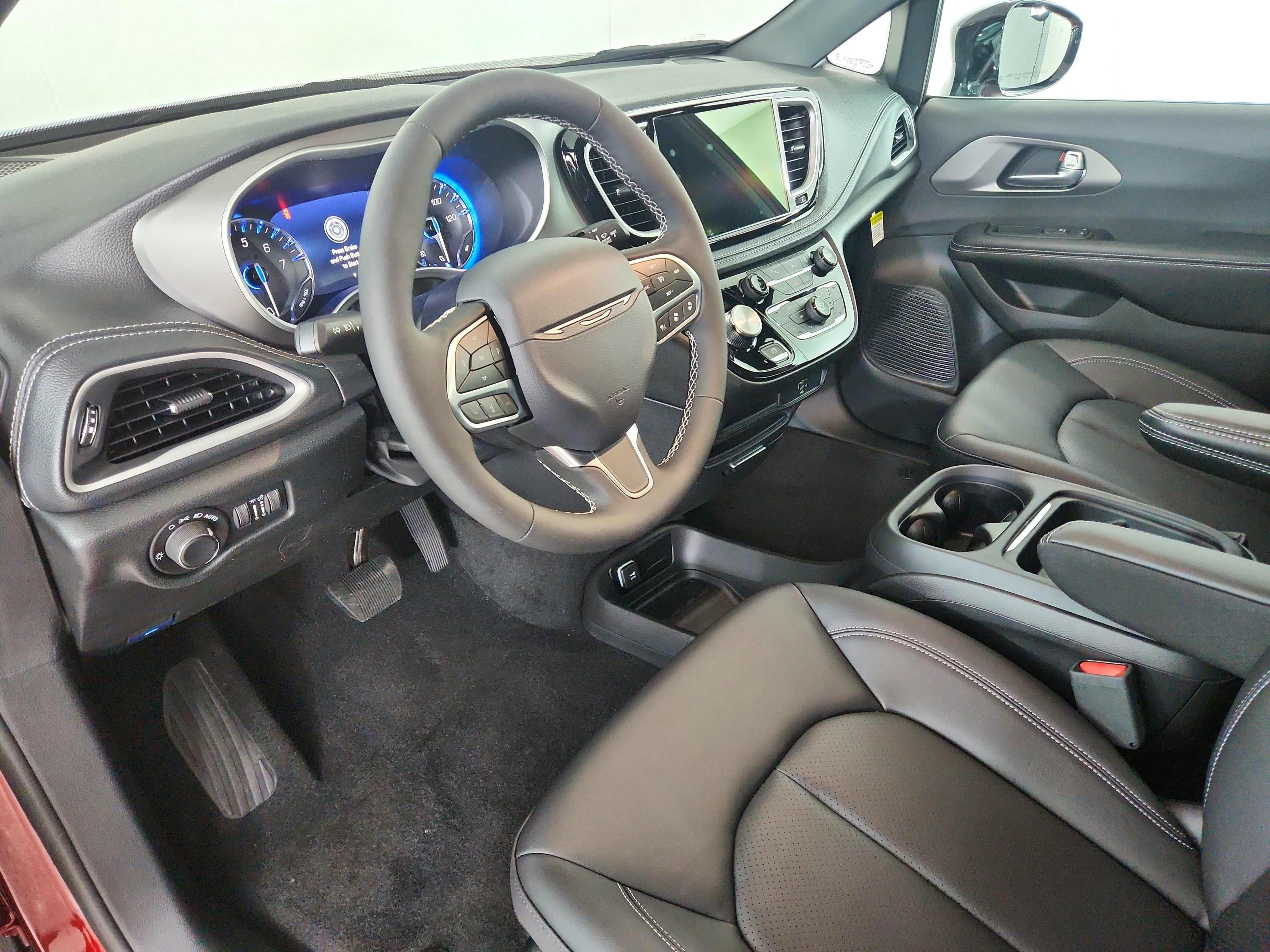 2027 Chrysler Pacifica Select