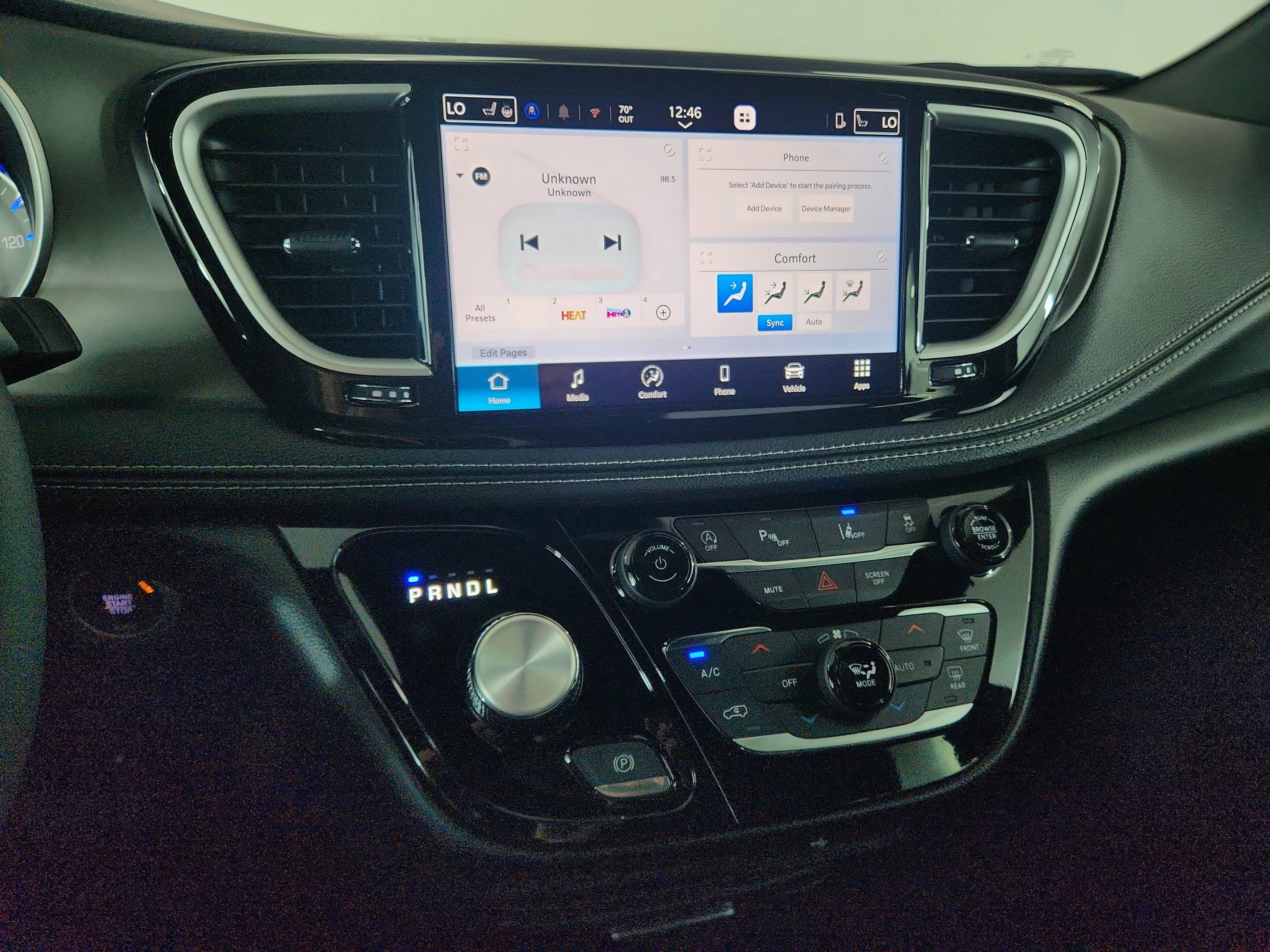 2027 Chrysler Pacifica Select