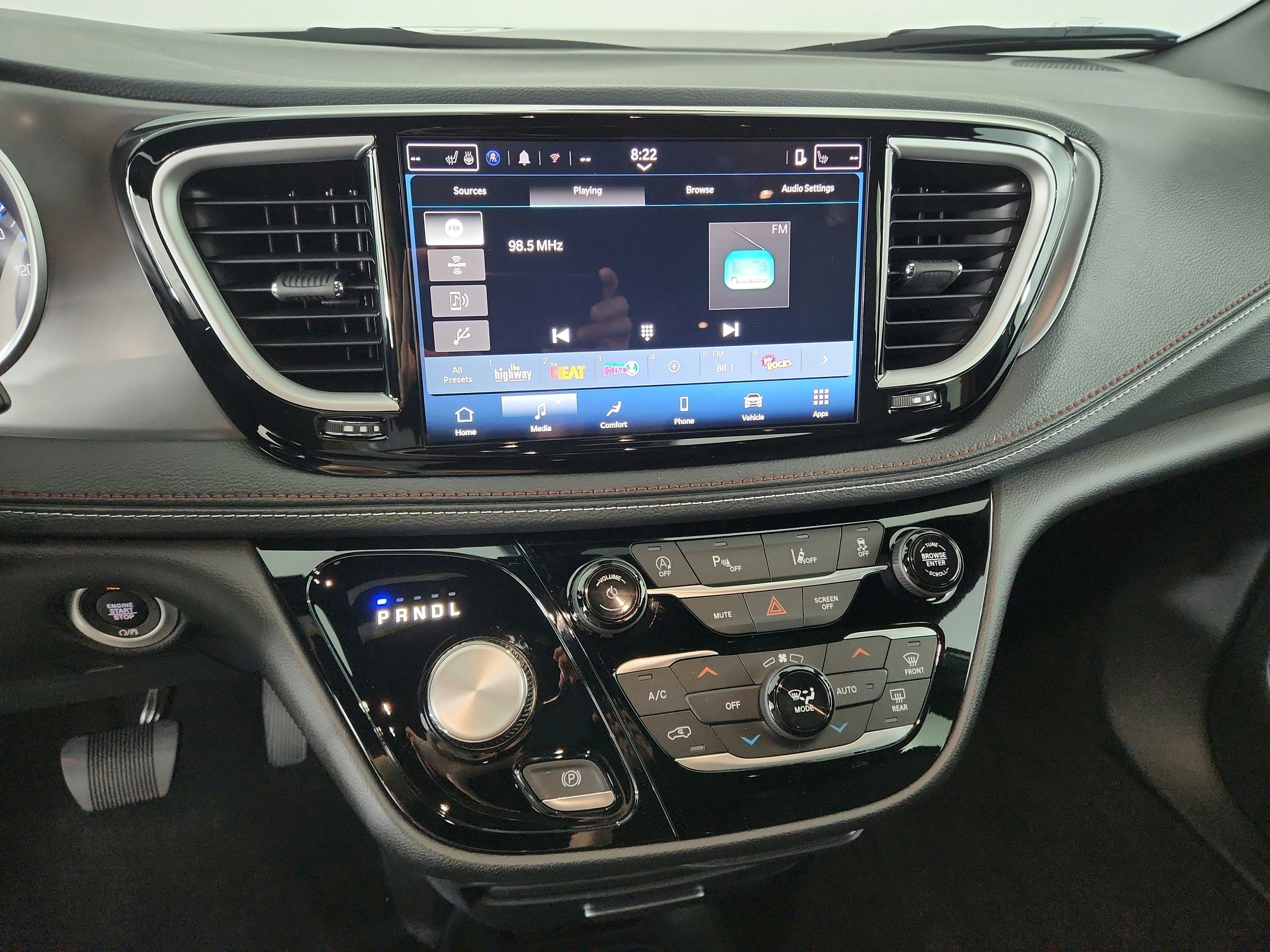 2027 Chrysler Pacifica Select