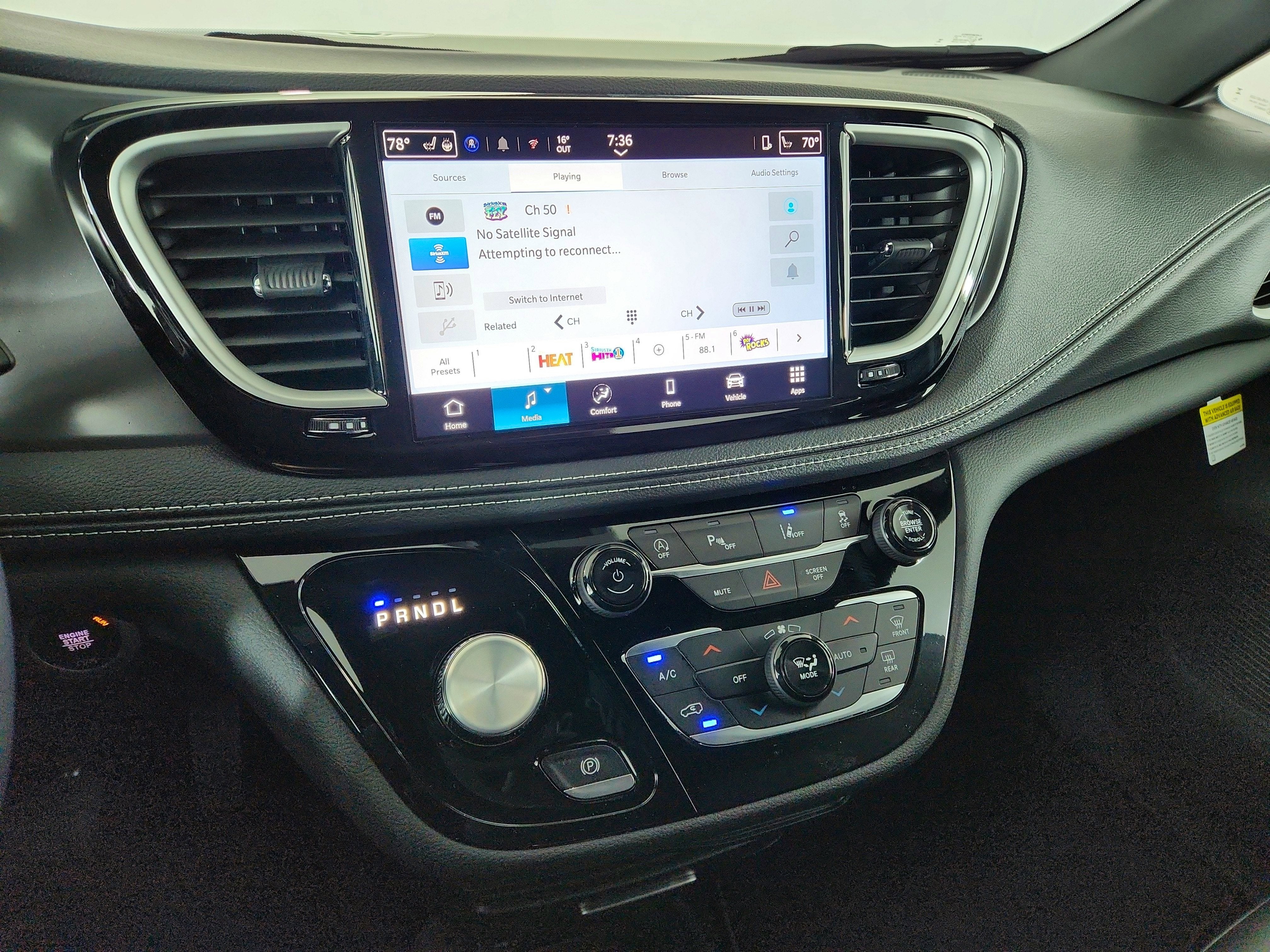 2026 Chrysler Pacifica Select