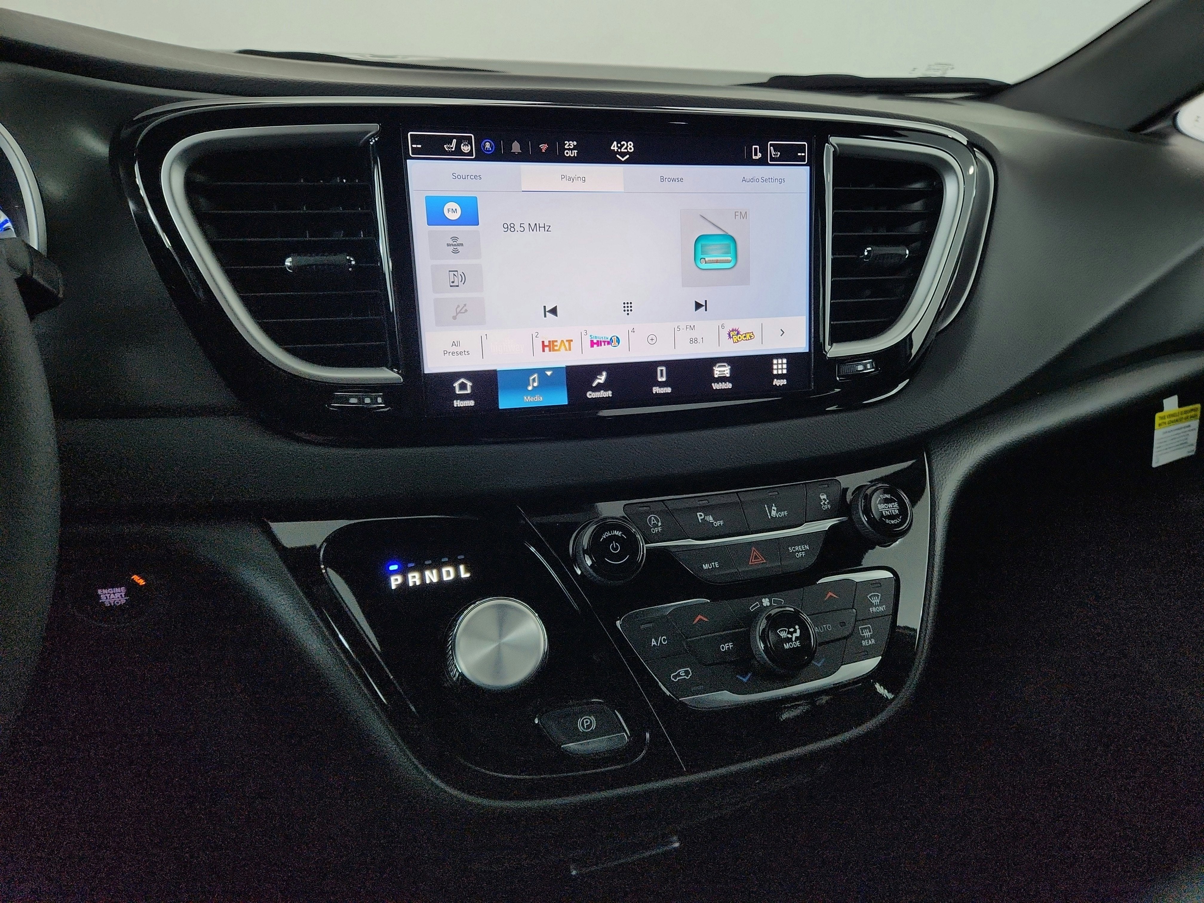 2026 Chrysler Voyager LX