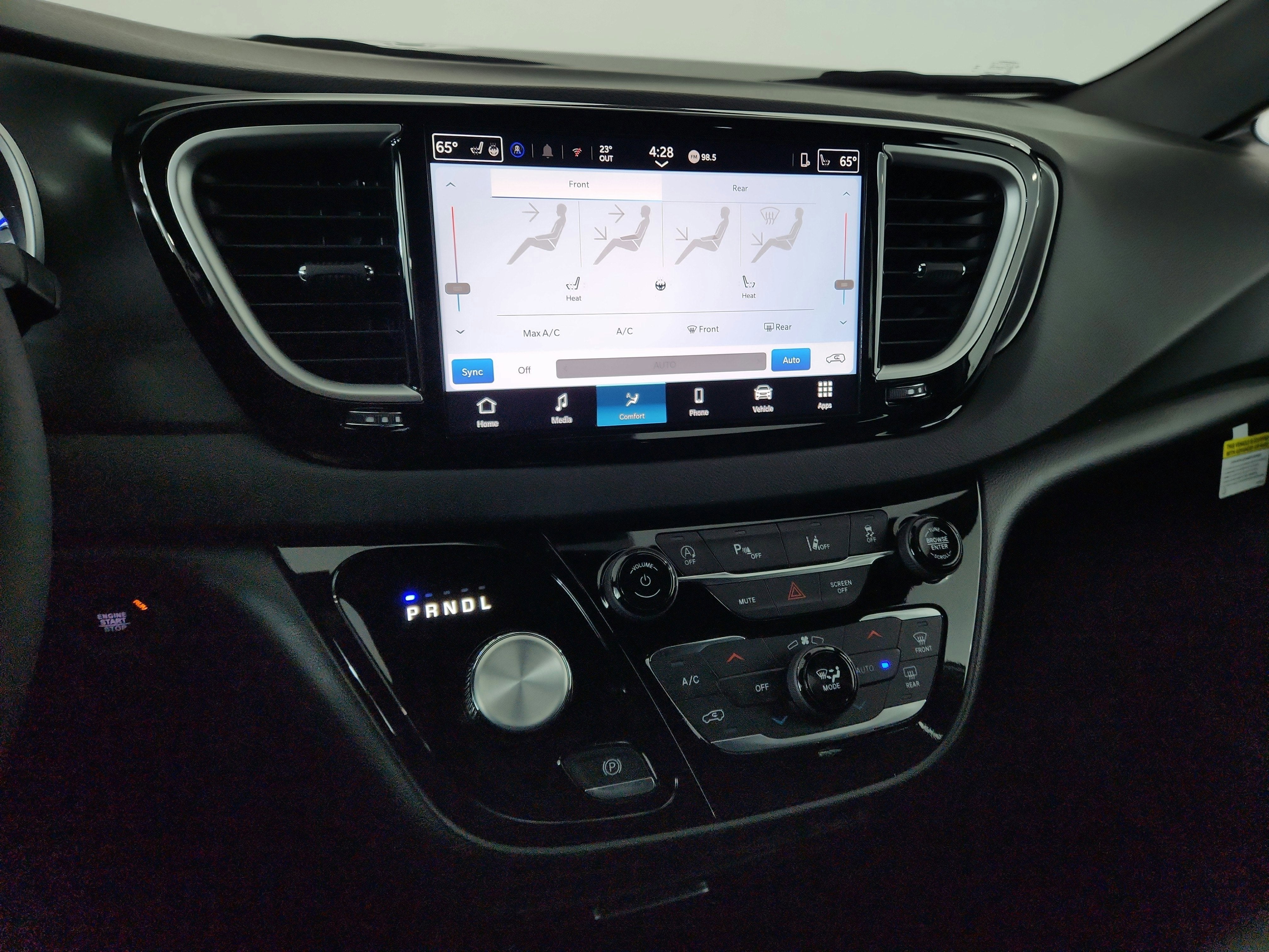 2026 Chrysler Voyager LX