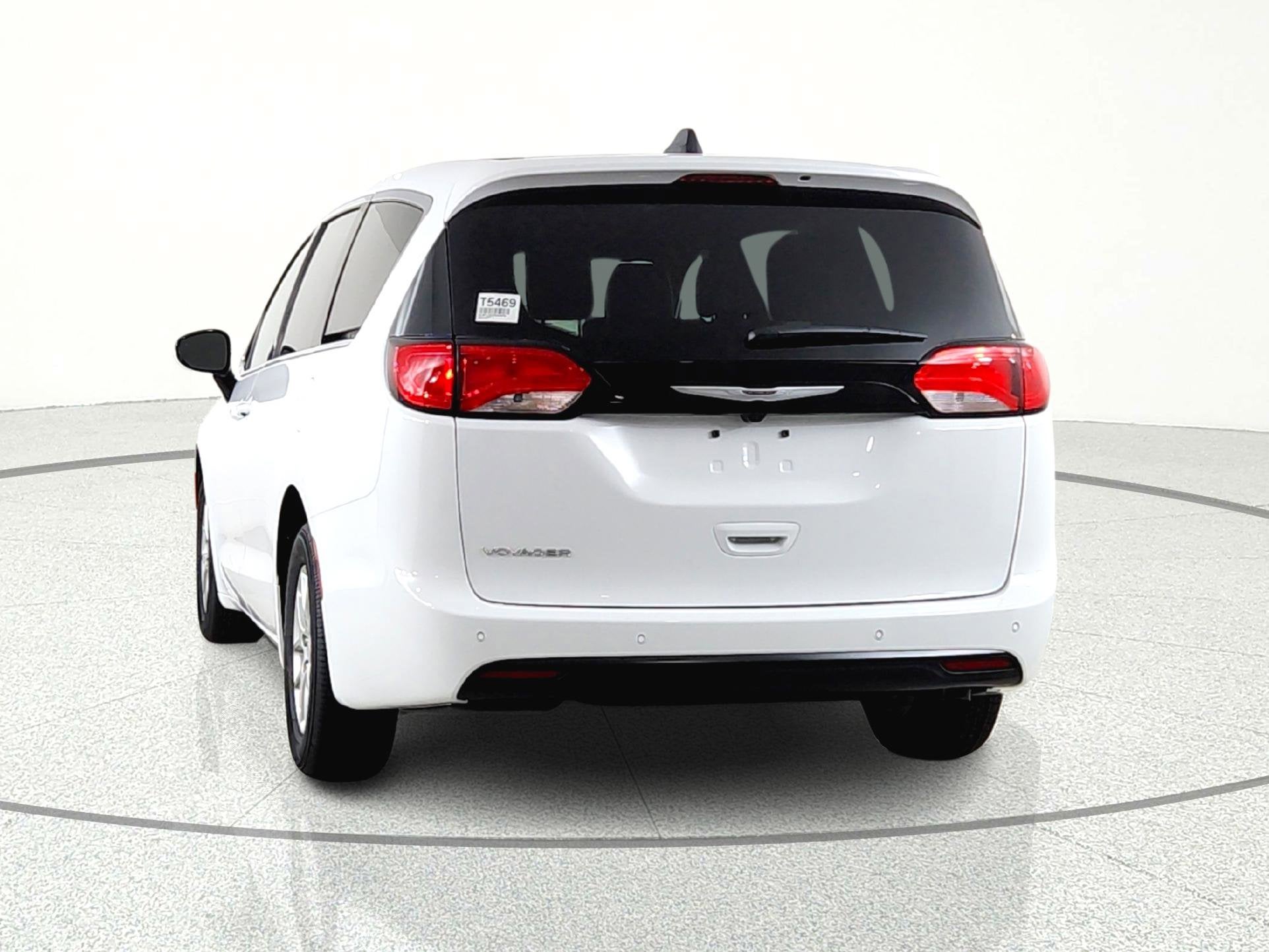 2026 Chrysler Voyager LX