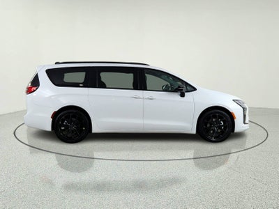 2027 Chrysler Pacifica Limited
