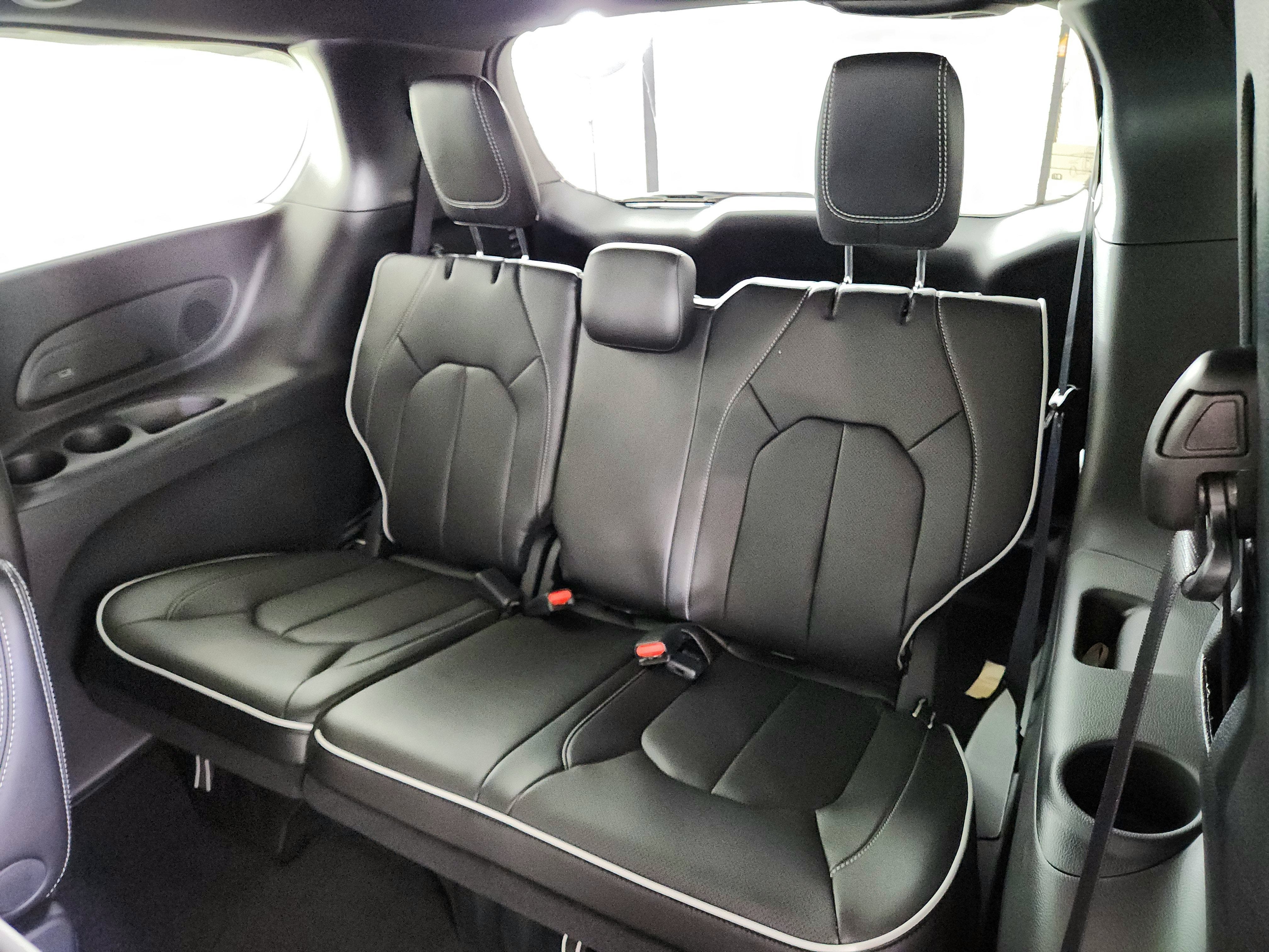 2027 Chrysler Pacifica Limited