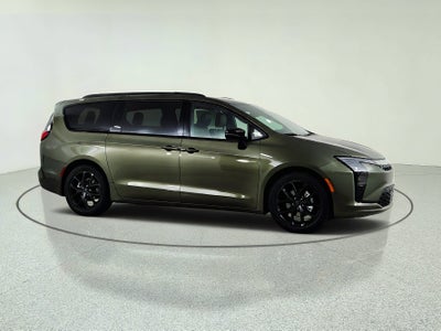 2027 Chrysler Pacifica Limited