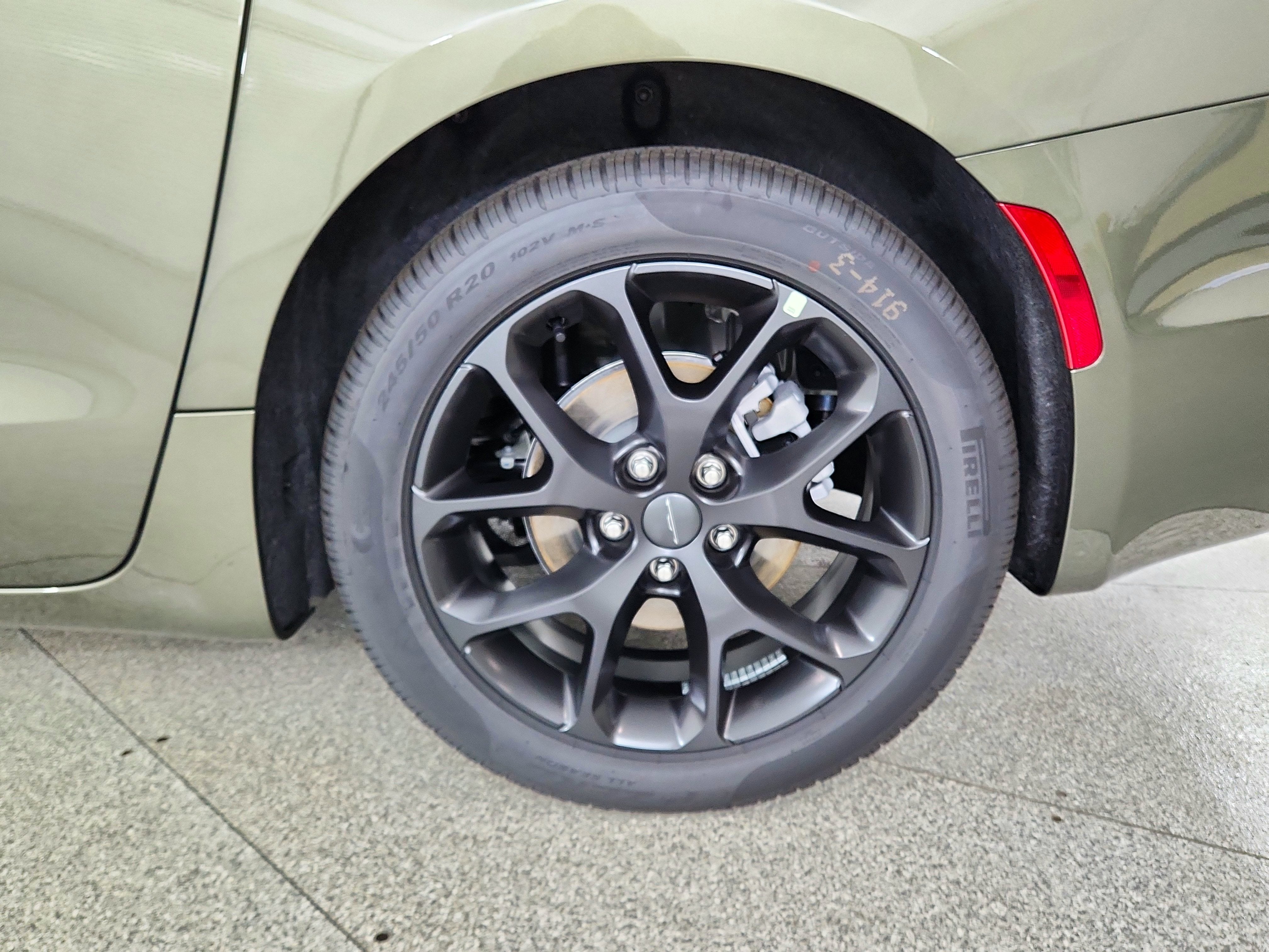 2027 Chrysler Pacifica Limited