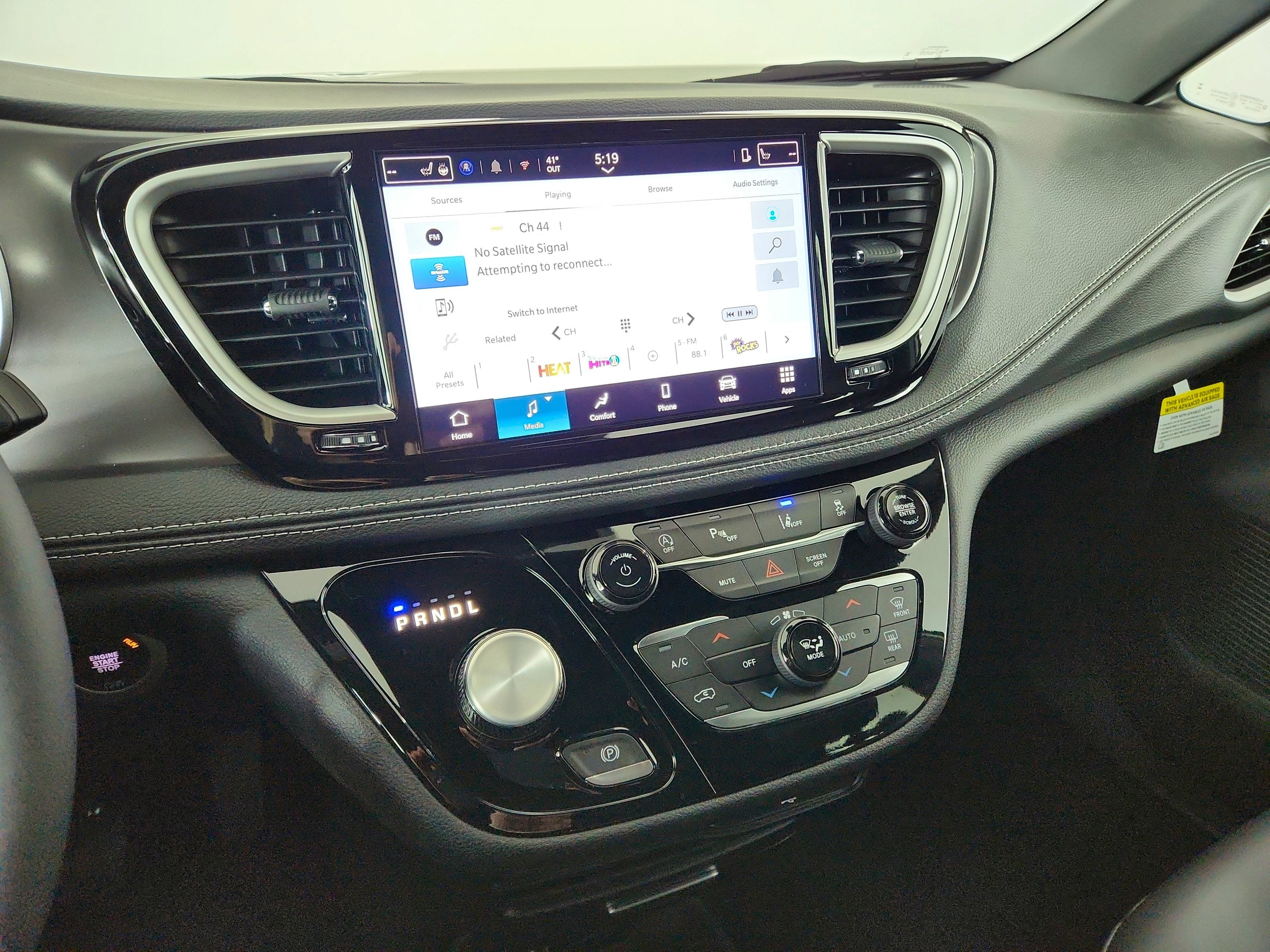 2026 Chrysler Pacifica Select