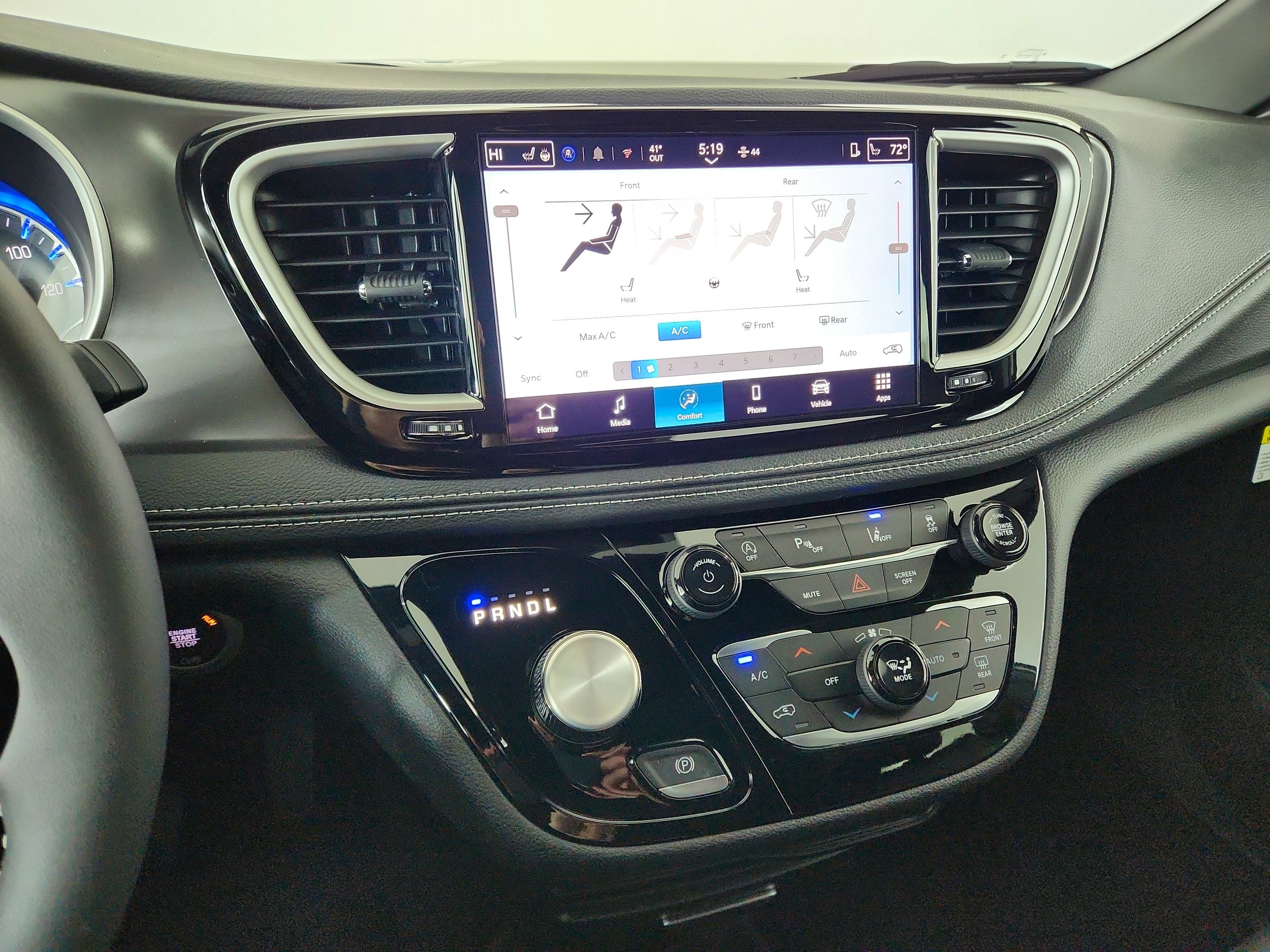 2026 Chrysler Pacifica Select