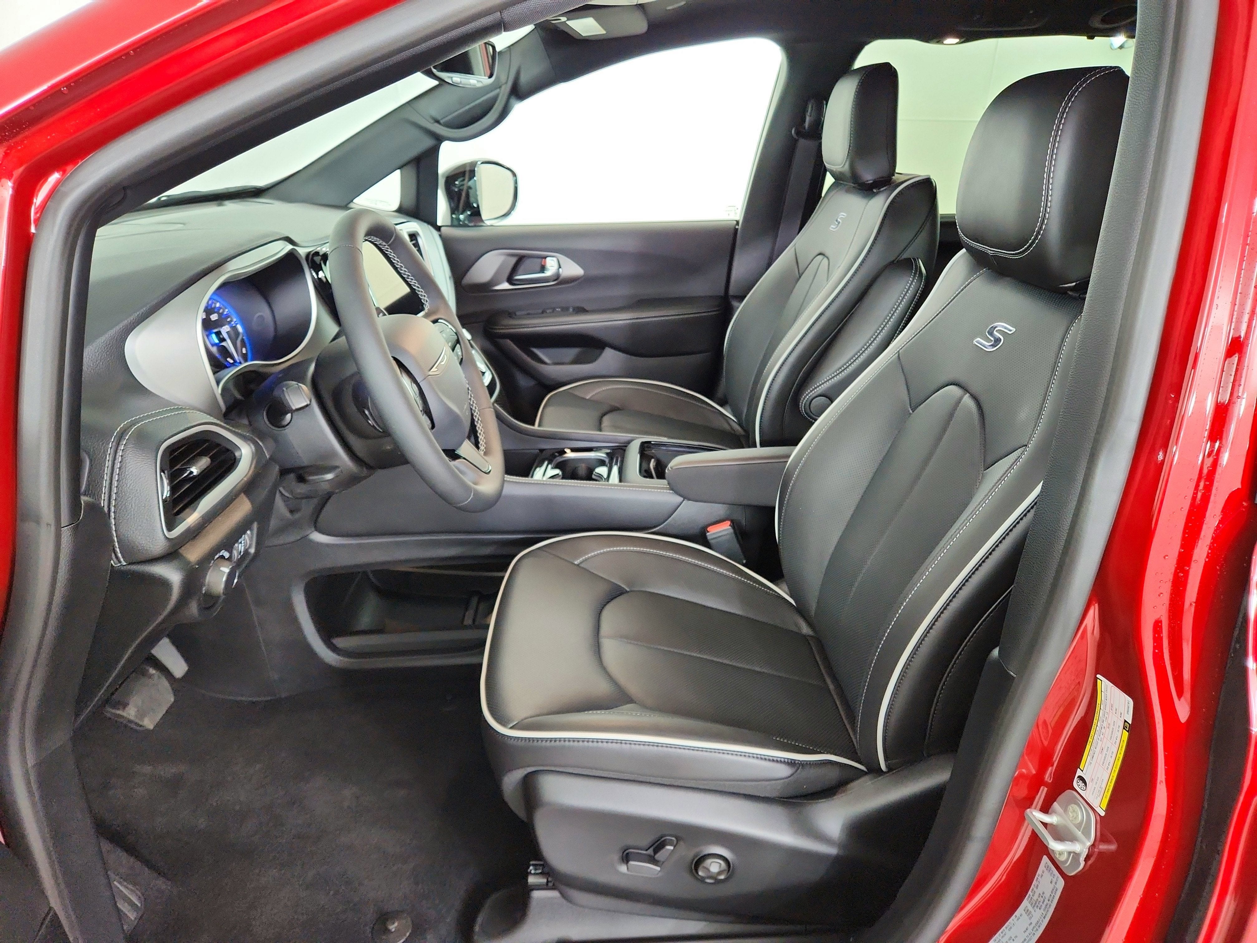 2027 Chrysler Pacifica Limited