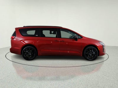 2027 Chrysler Pacifica Limited