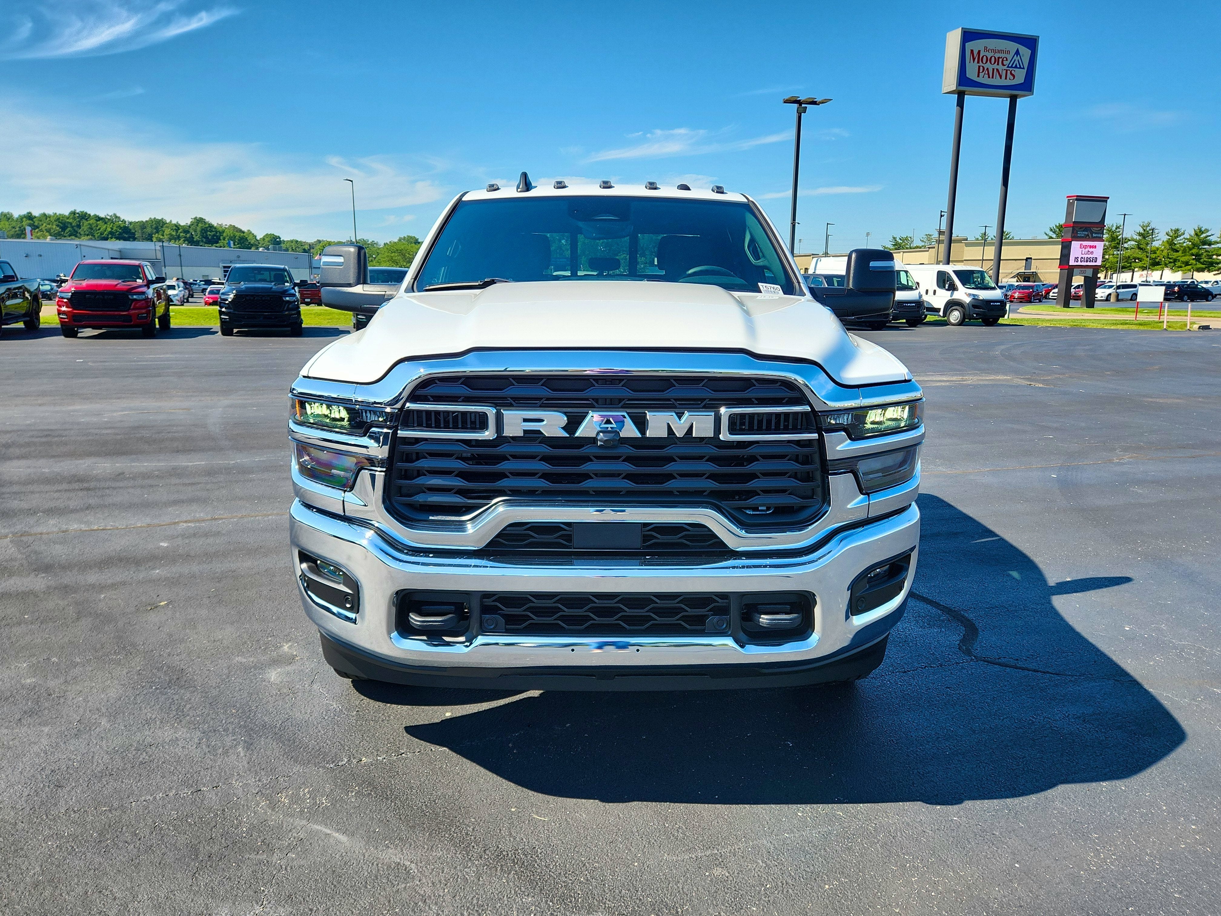 2026 RAM Ram 3500 RAM 3500 TRADESMAN CREW CAB 4X4 (169 IN WB 8 FT 0 IN BOX)