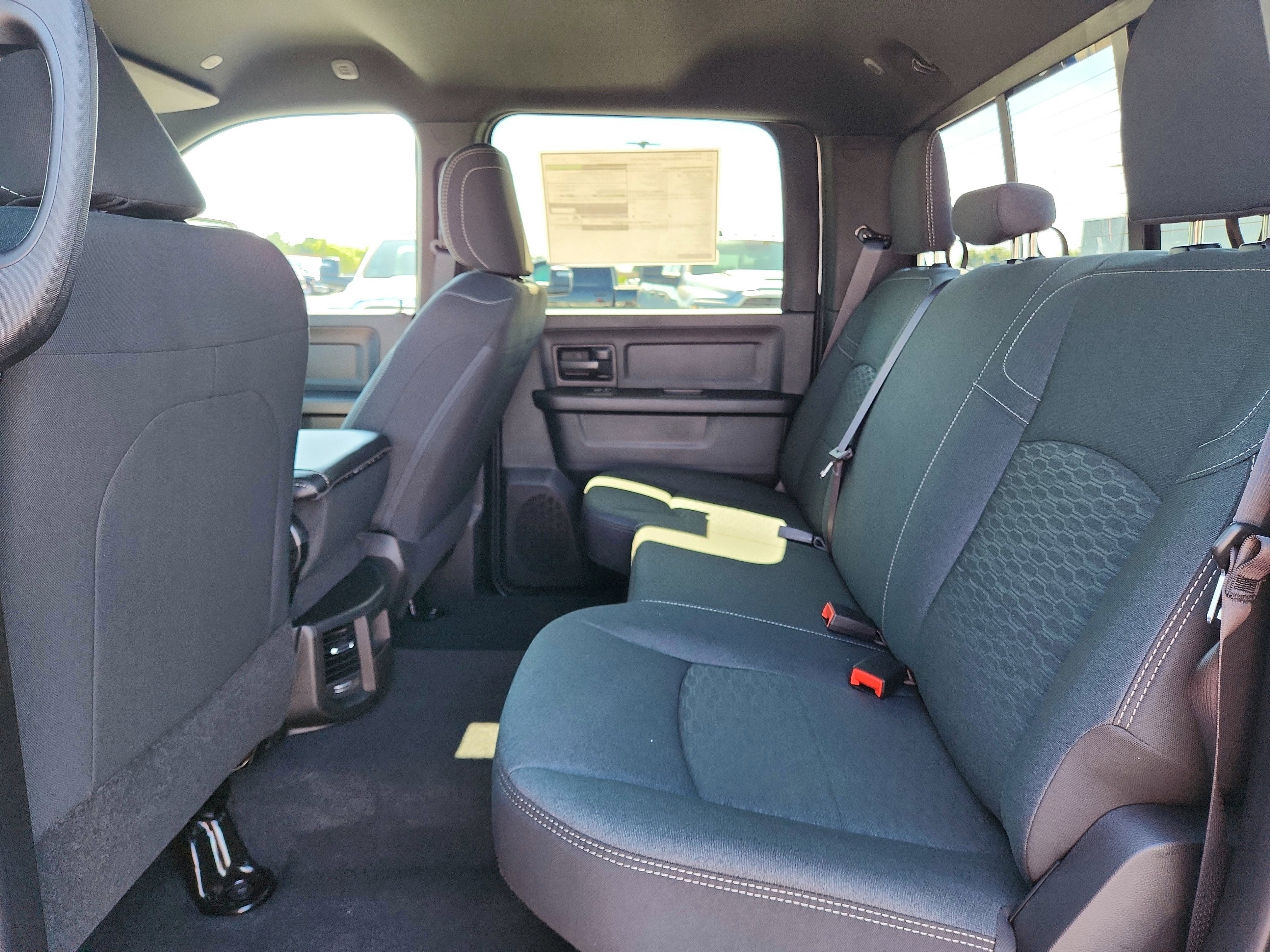 2026 RAM Ram 3500 RAM 3500 TRADESMAN CREW CAB 4X4 (169 IN WB 8 FT 0 IN BOX)