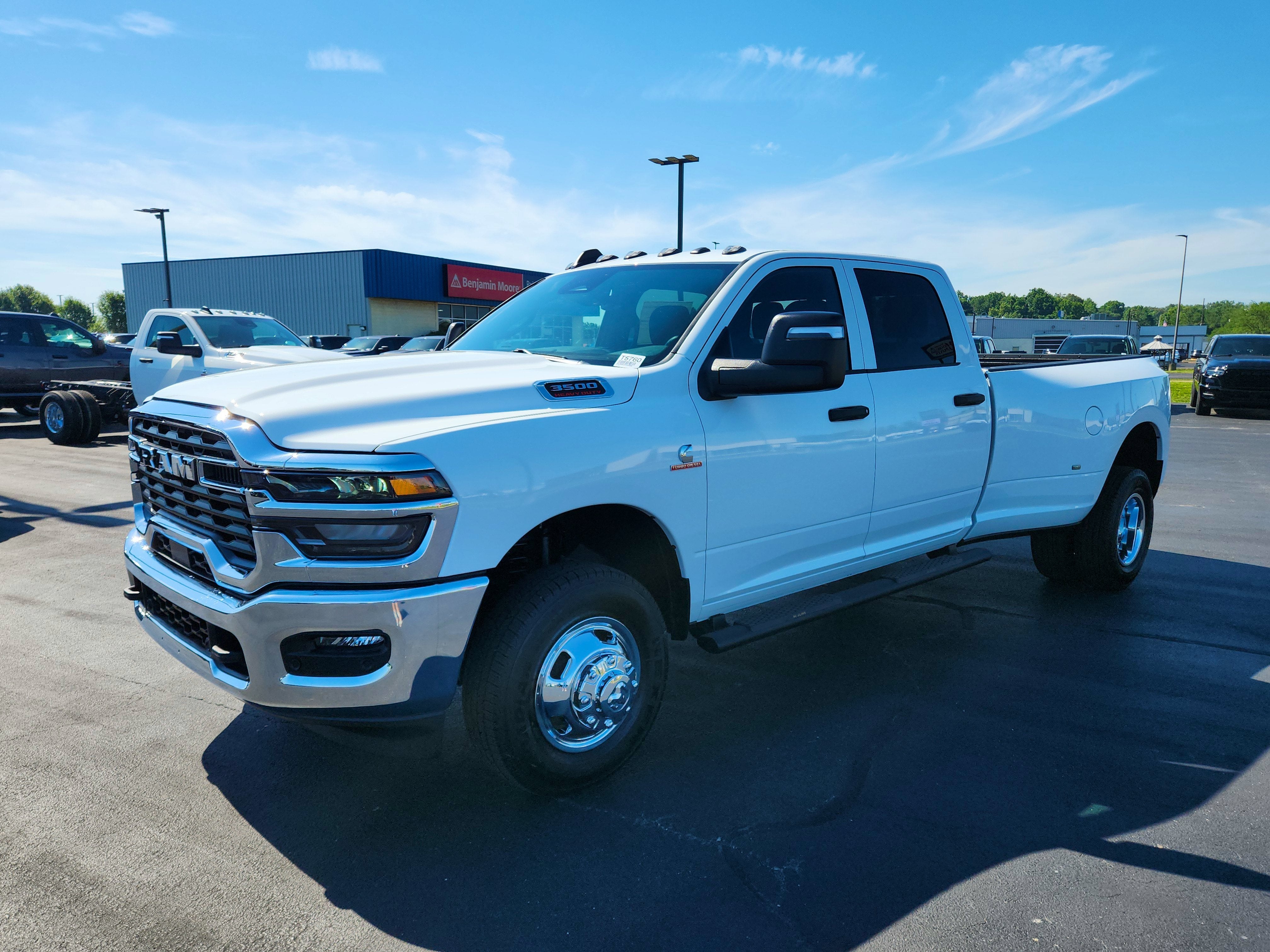 2026 RAM Ram 3500 RAM 3500 TRADESMAN CREW CAB 4X4 (169 IN WB 8 FT 0 IN BOX)