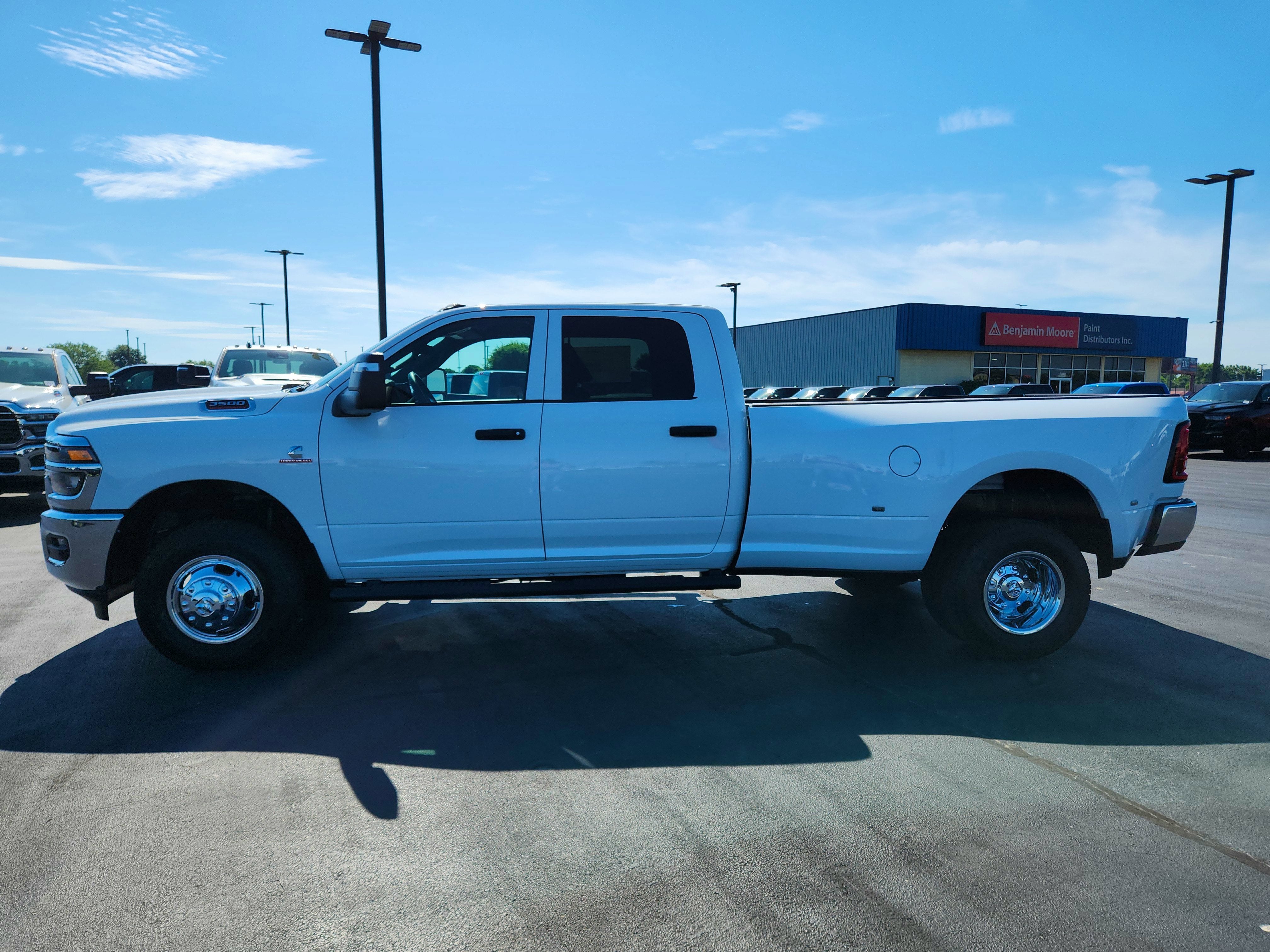 2026 RAM Ram 3500 RAM 3500 TRADESMAN CREW CAB 4X4 (169 IN WB 8 FT 0 IN BOX)